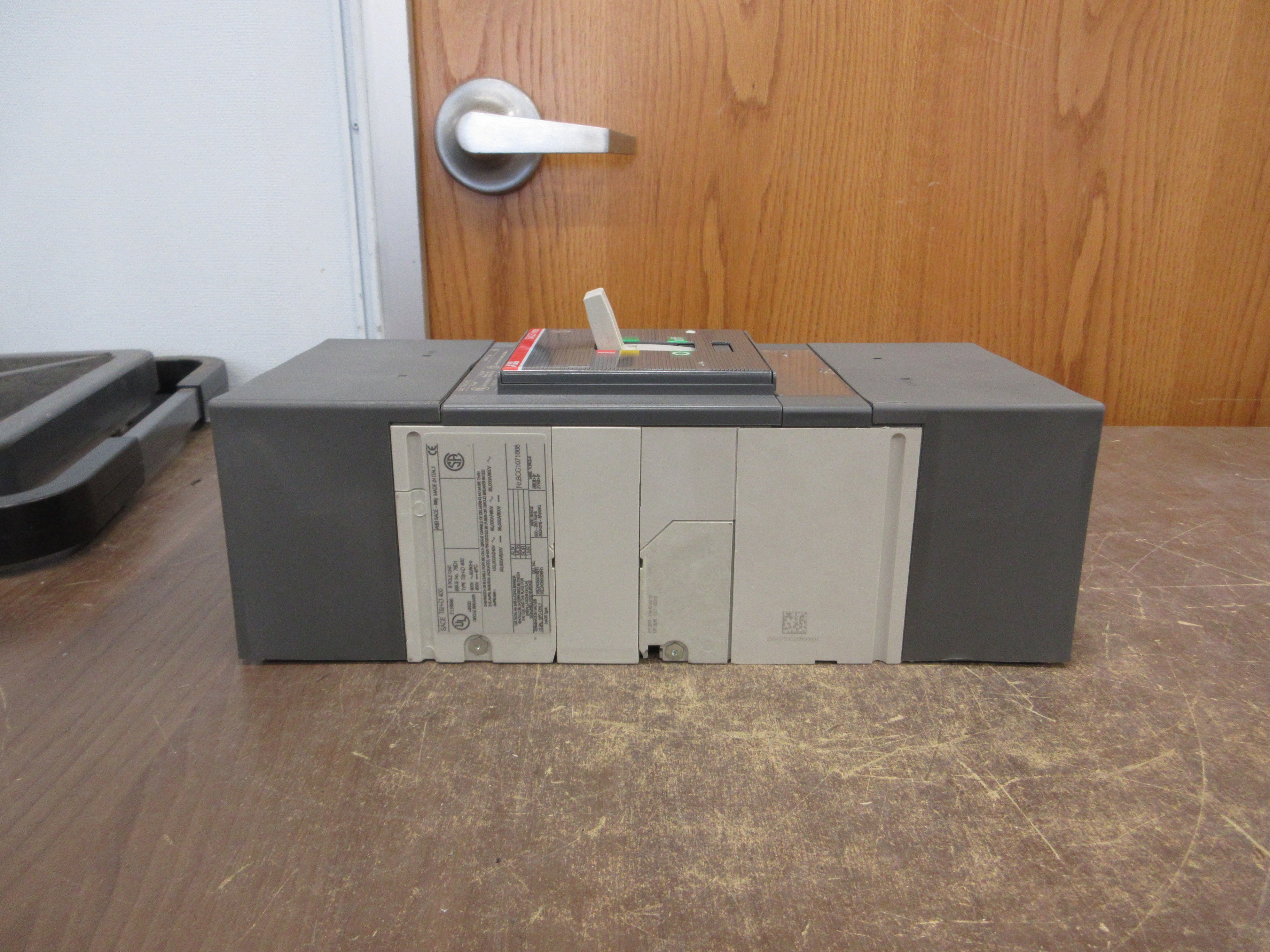 ABB SACE Tmax Circuit Breaker T5H-D 400 400A 600V 3P Used