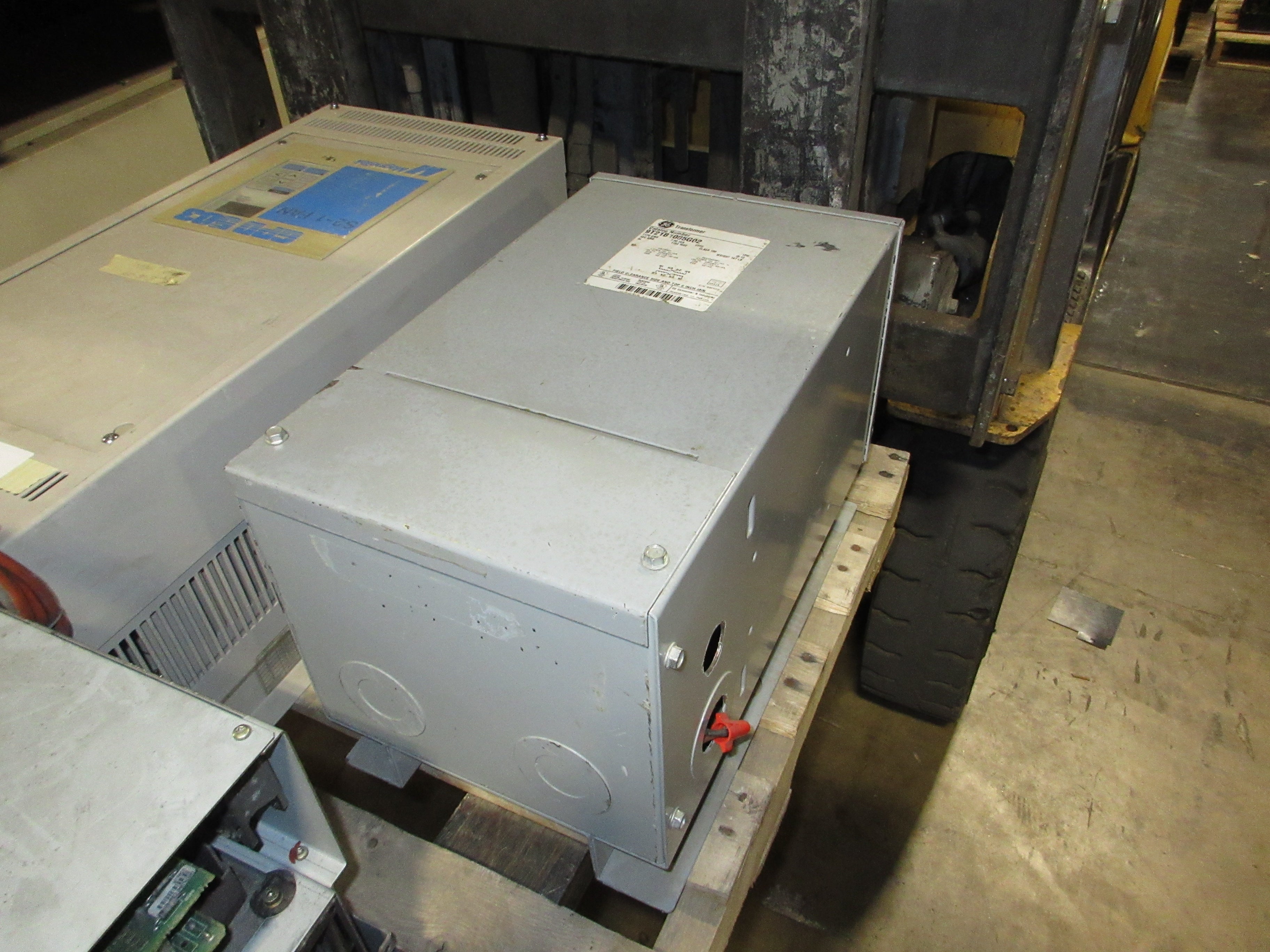 GE Transformer 9T21B1005G02 7.5kVA Pri: 240/480V Sec: 120/240V 60Hz 1Ph Used