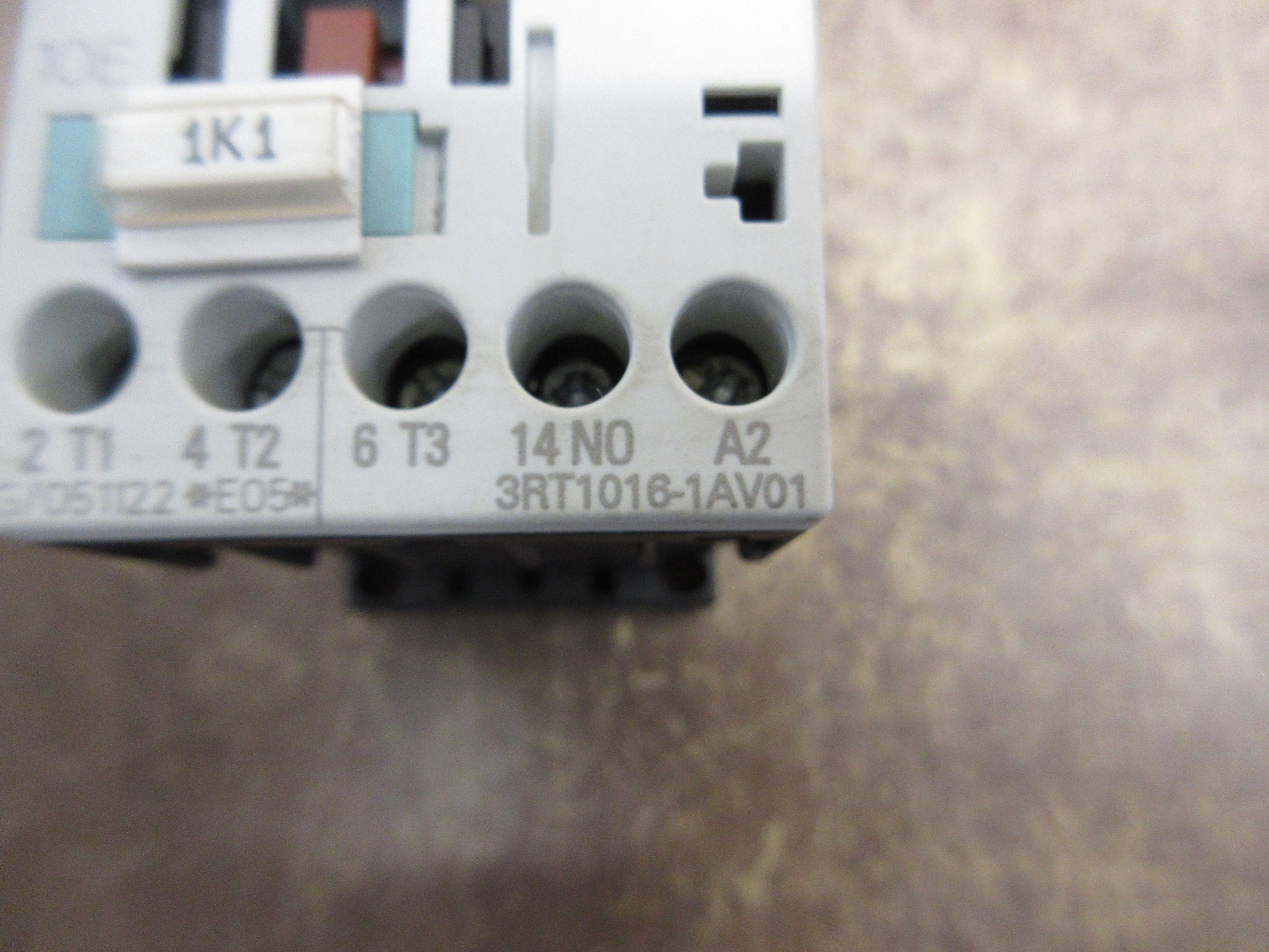 Siemens Sirius Contactor 3RT1016-1AV01 400V Coil 20A 600V Used