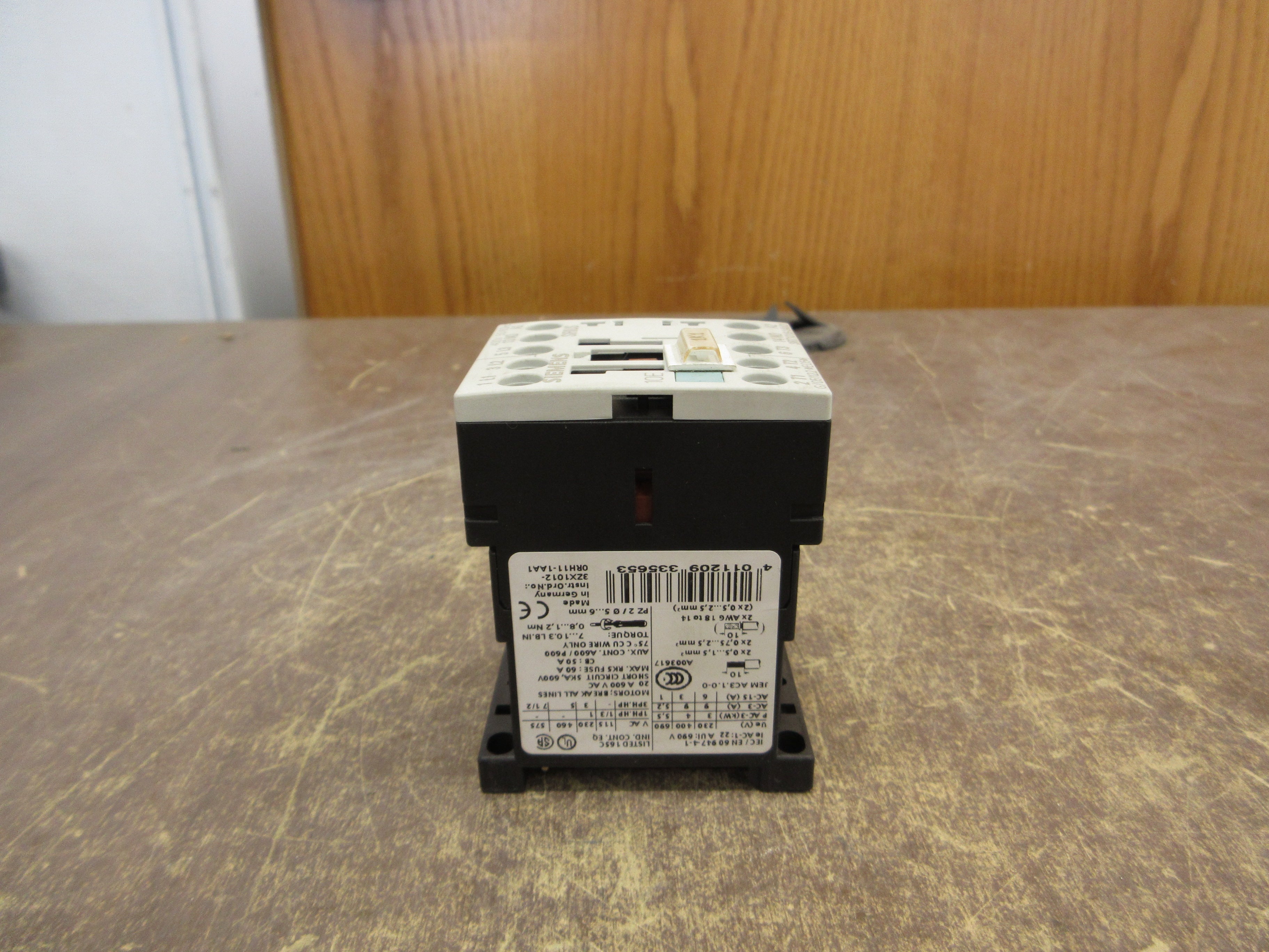 Siemens Sirius Contactor 3RT1016-1AV01 400V Coil 20A 600V Used