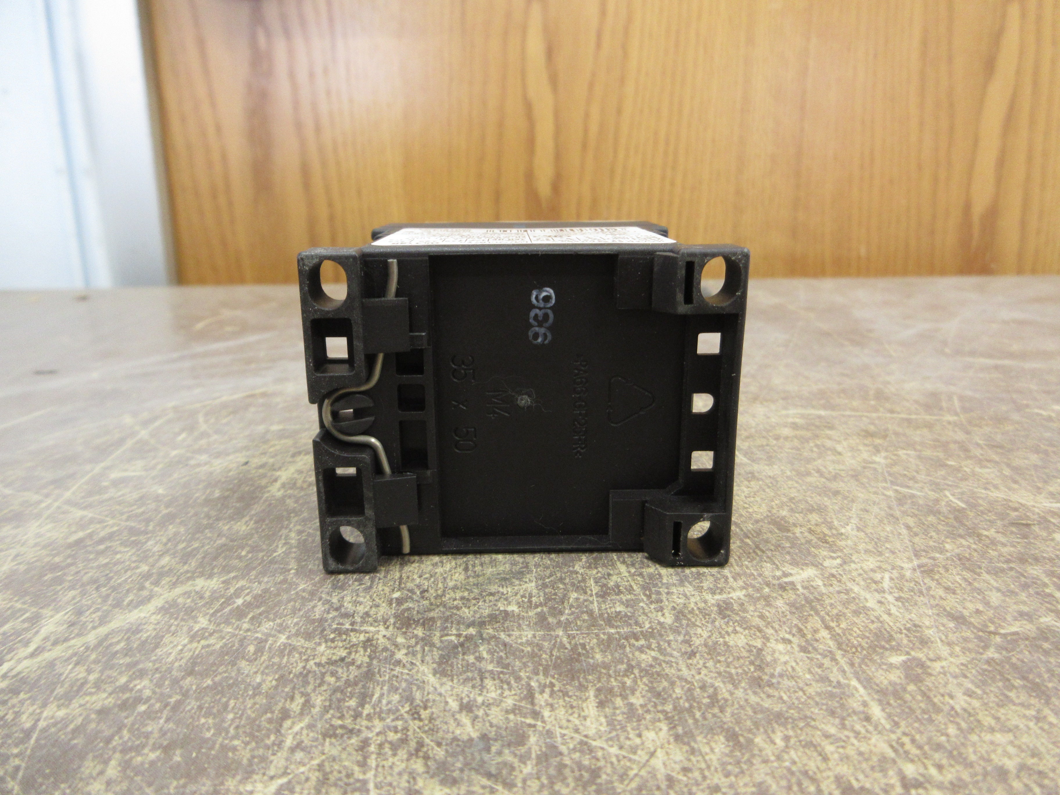 Siemens Sirius Contactor 3RT1016-1AV01 400V Coil 20A 600V Used