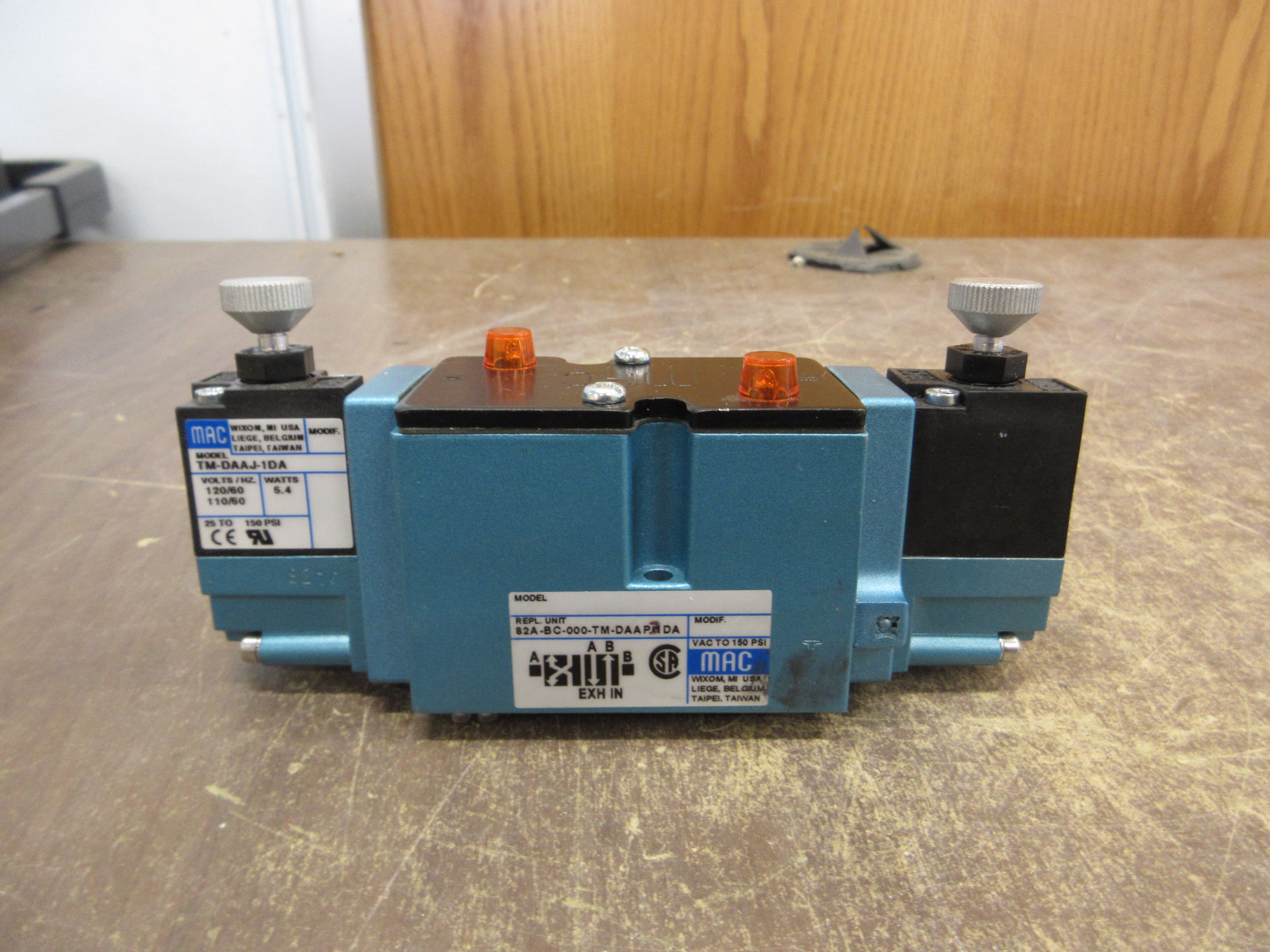 MAC Solenoid Valve 82A-BC-000-TM-DAAP3DA VAC-150PSI Used