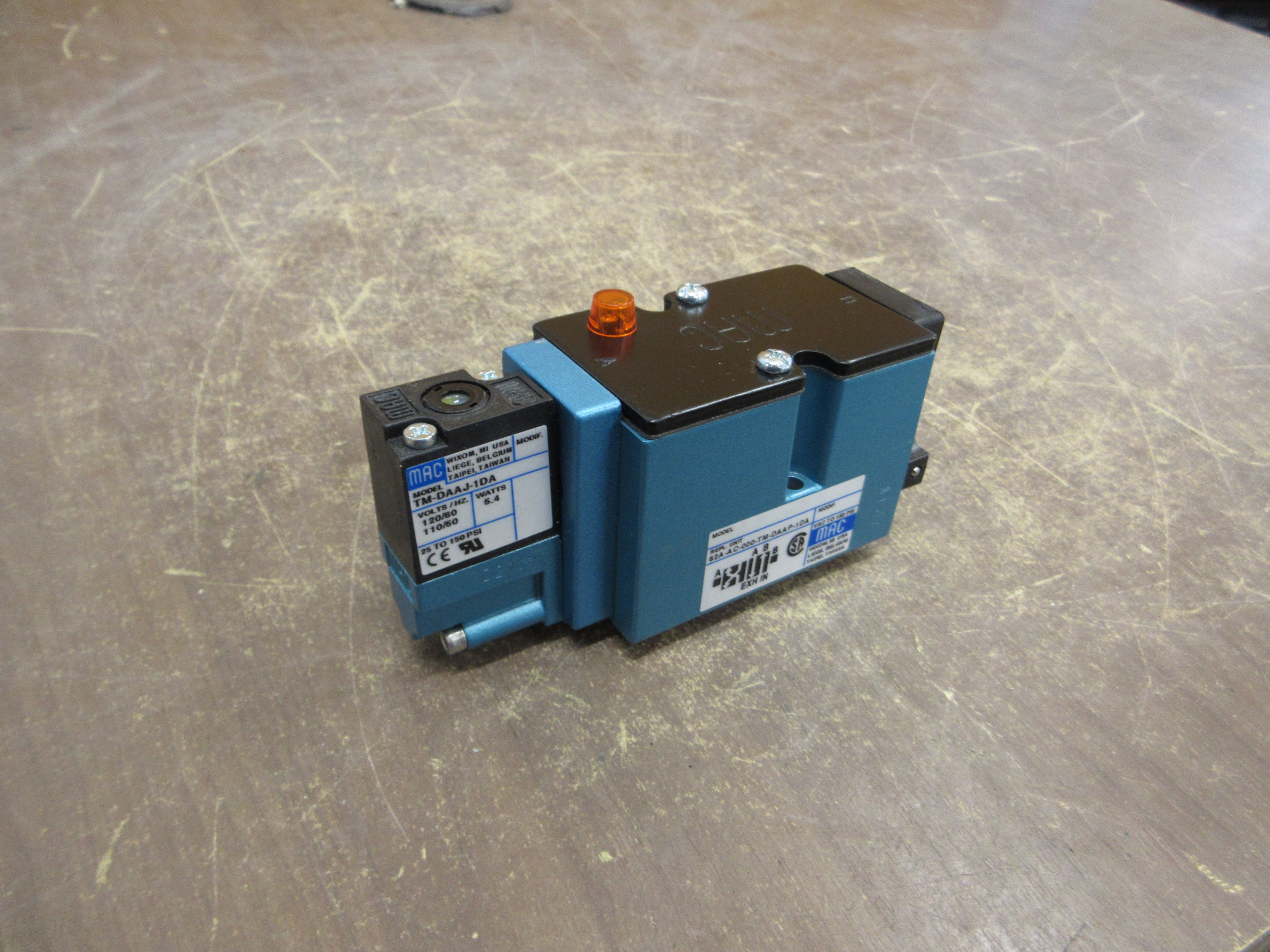 MAC Solenoid Valve 82A-AC-000-TM-DAAP-1DA VAC-150PSI Used