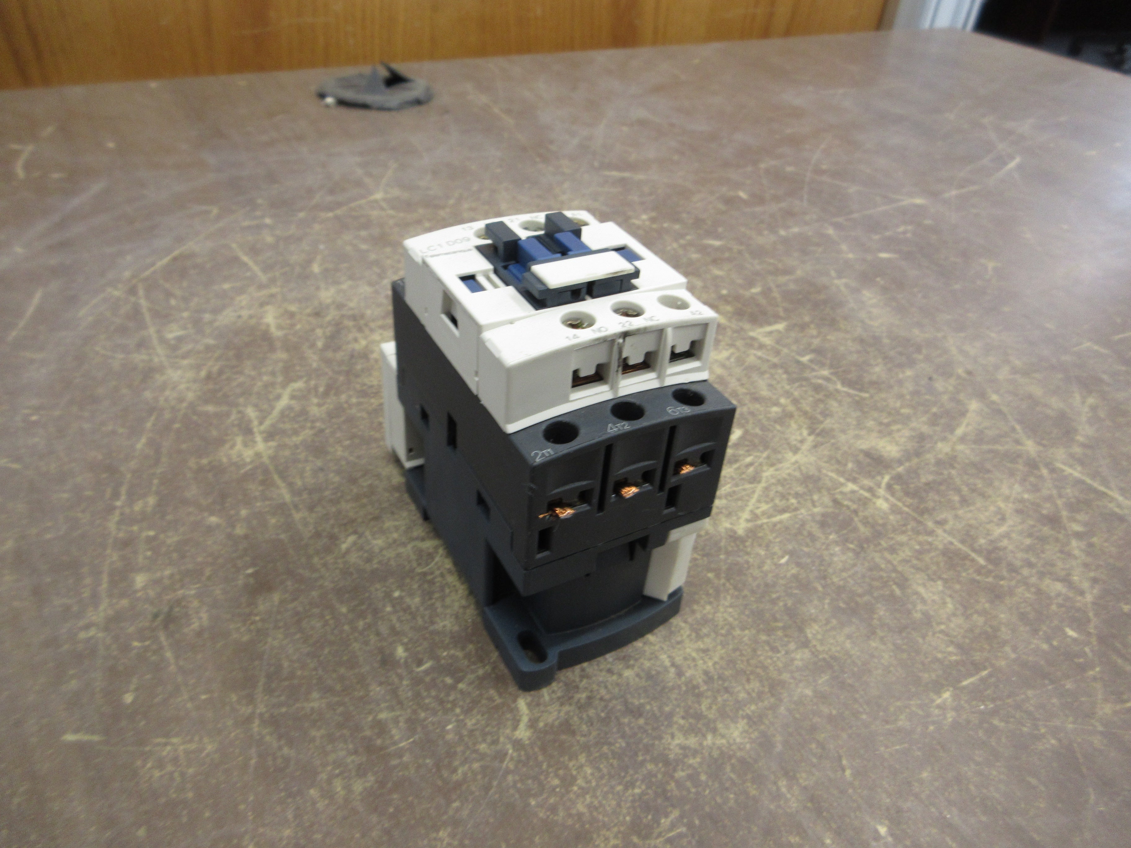 Square D Contactor w/ Mounting Adapter Coil LC1 D09 110V Coil Used