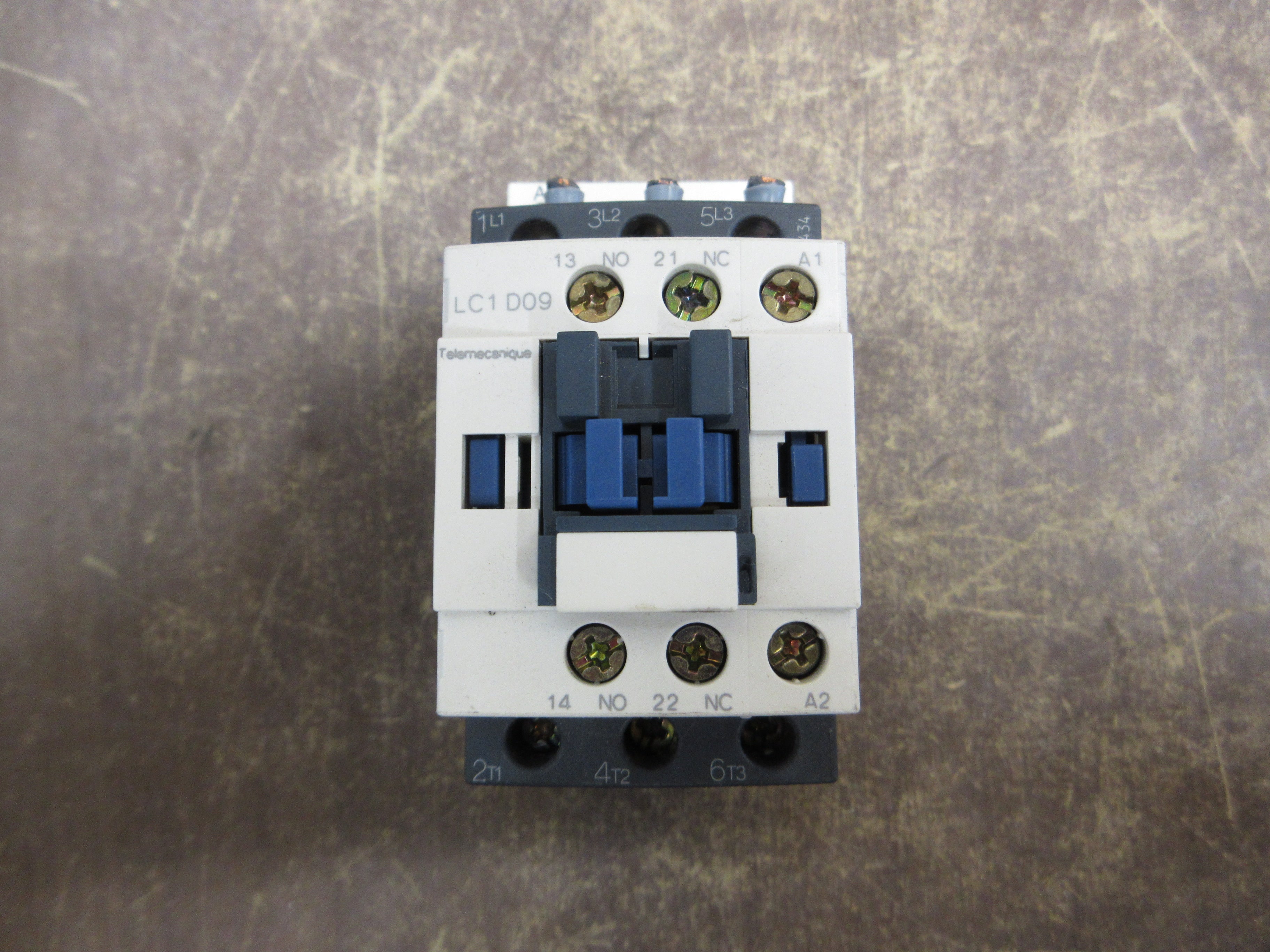 Square D Contactor w/ Mounting Adapter Coil LC1 D09 110V Coil Used