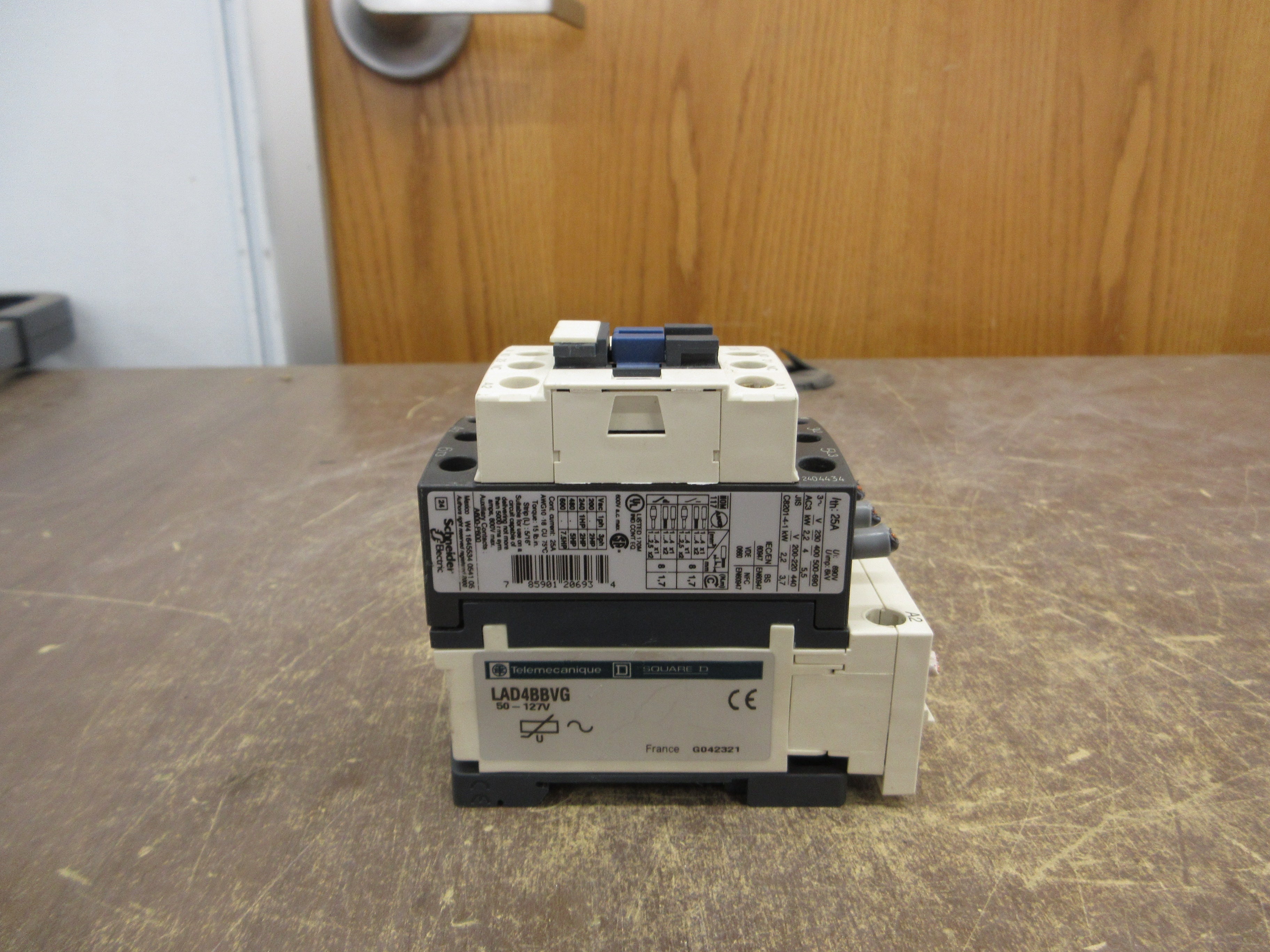 Square D Contactor w/ Mounting Adapter Coil LC1 D09 110V Coil Used