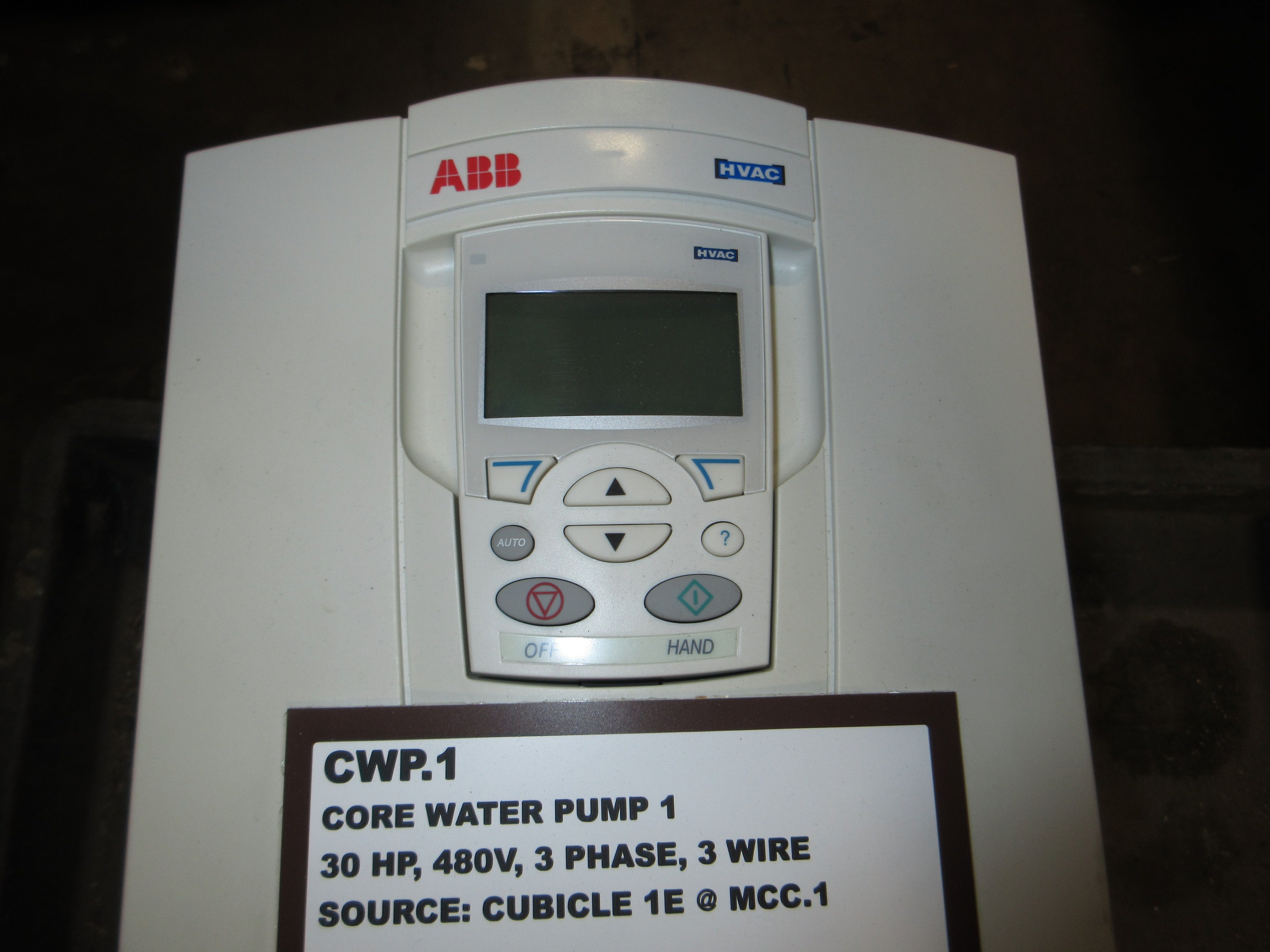 ABB ACH550 AC Drive w/ Bypass ACH550-VDR-045A-4+F267 30HP 3Ph w/ Keypad Used
