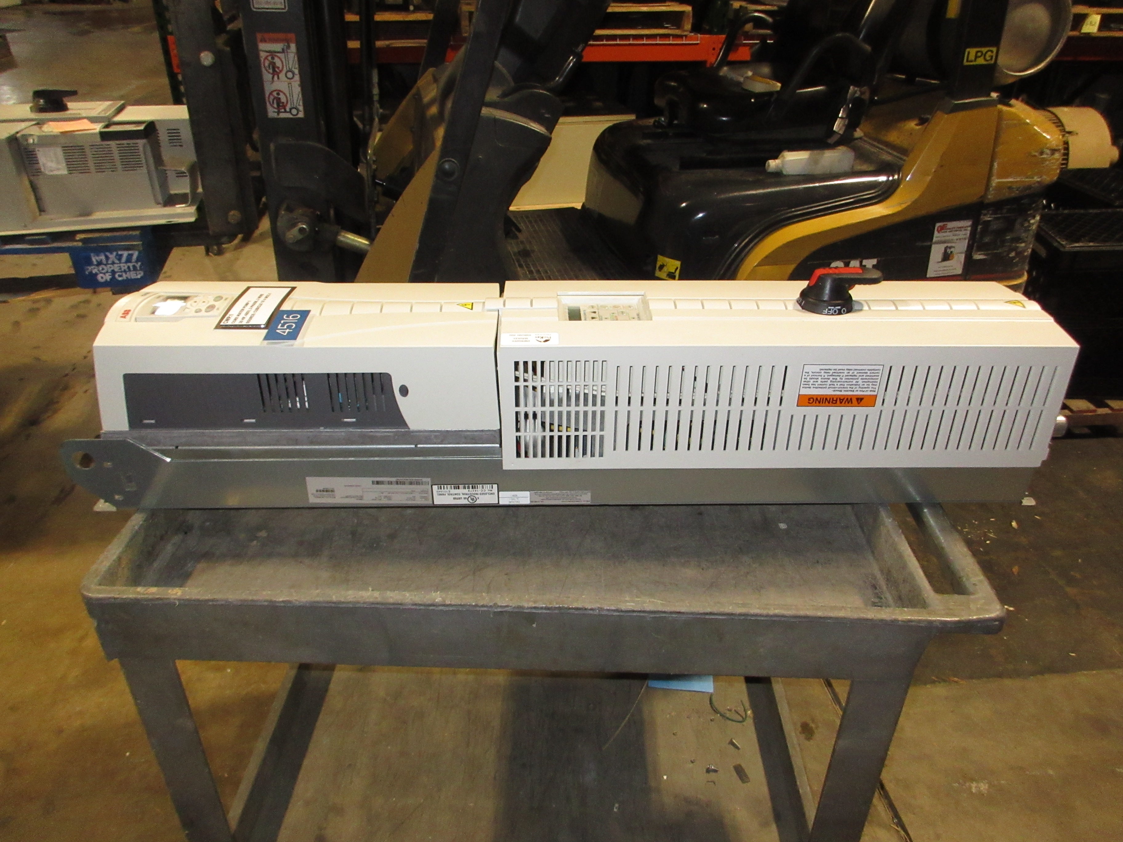 ABB ACH550 AC Drive w/ Bypass ACH550-VDR-045A-4+F267 30HP 3Ph w/ Keypad Used