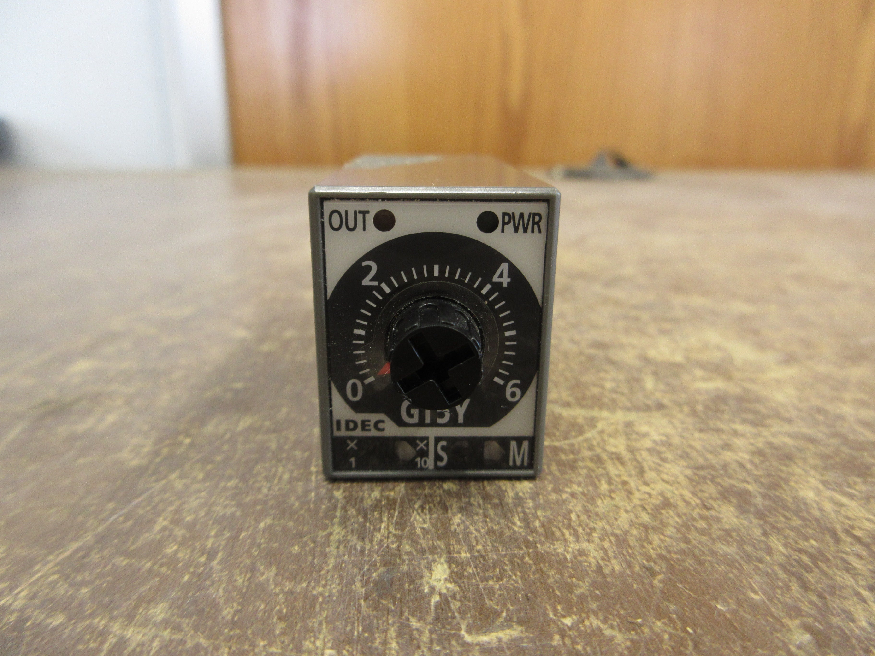 Idec Electronic Timer GT5Y-4SN 100-120V 50/60Hz Used