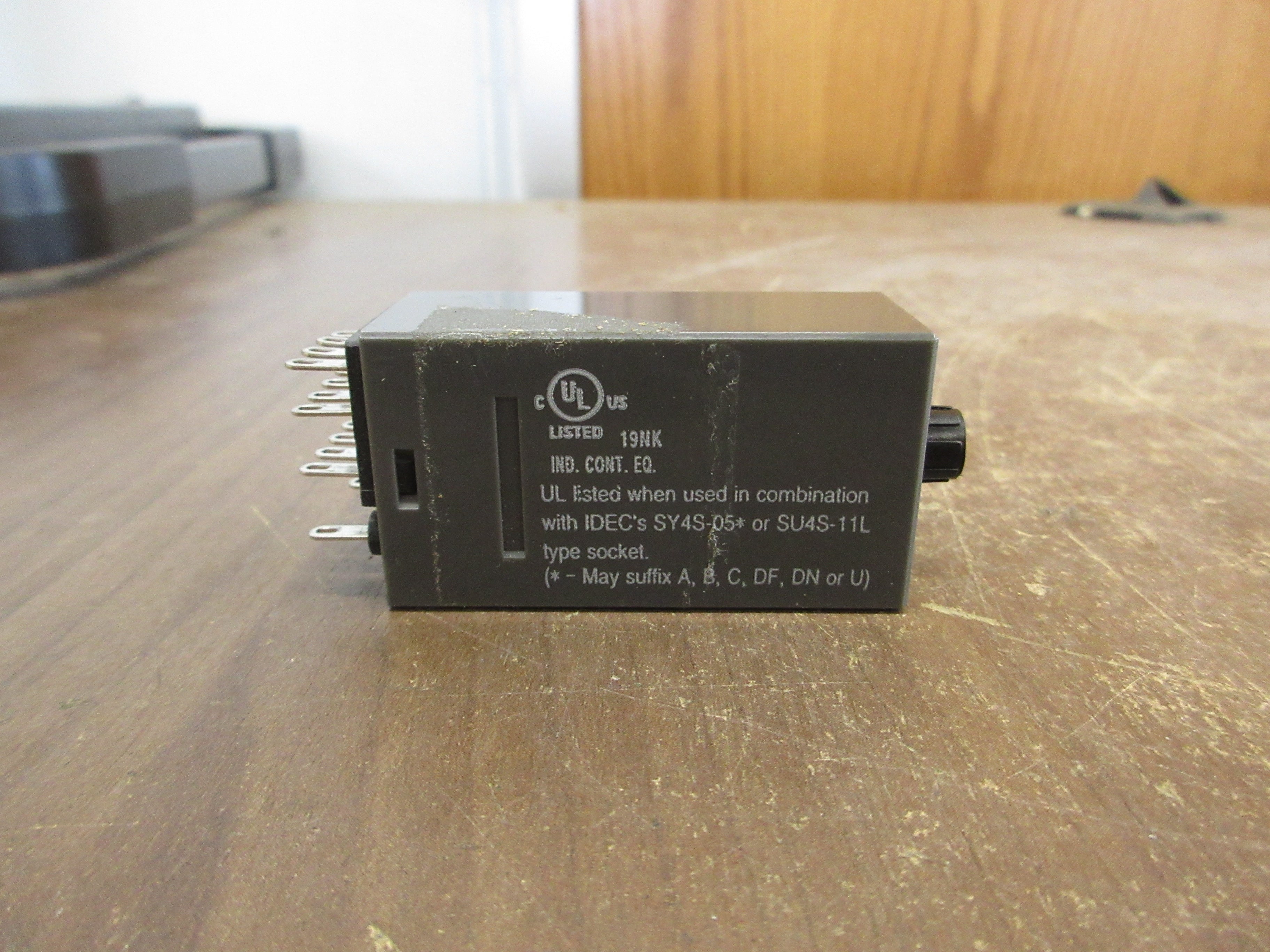 Idec Electronic Timer GT5Y-4SN 100-120V 50/60Hz Used