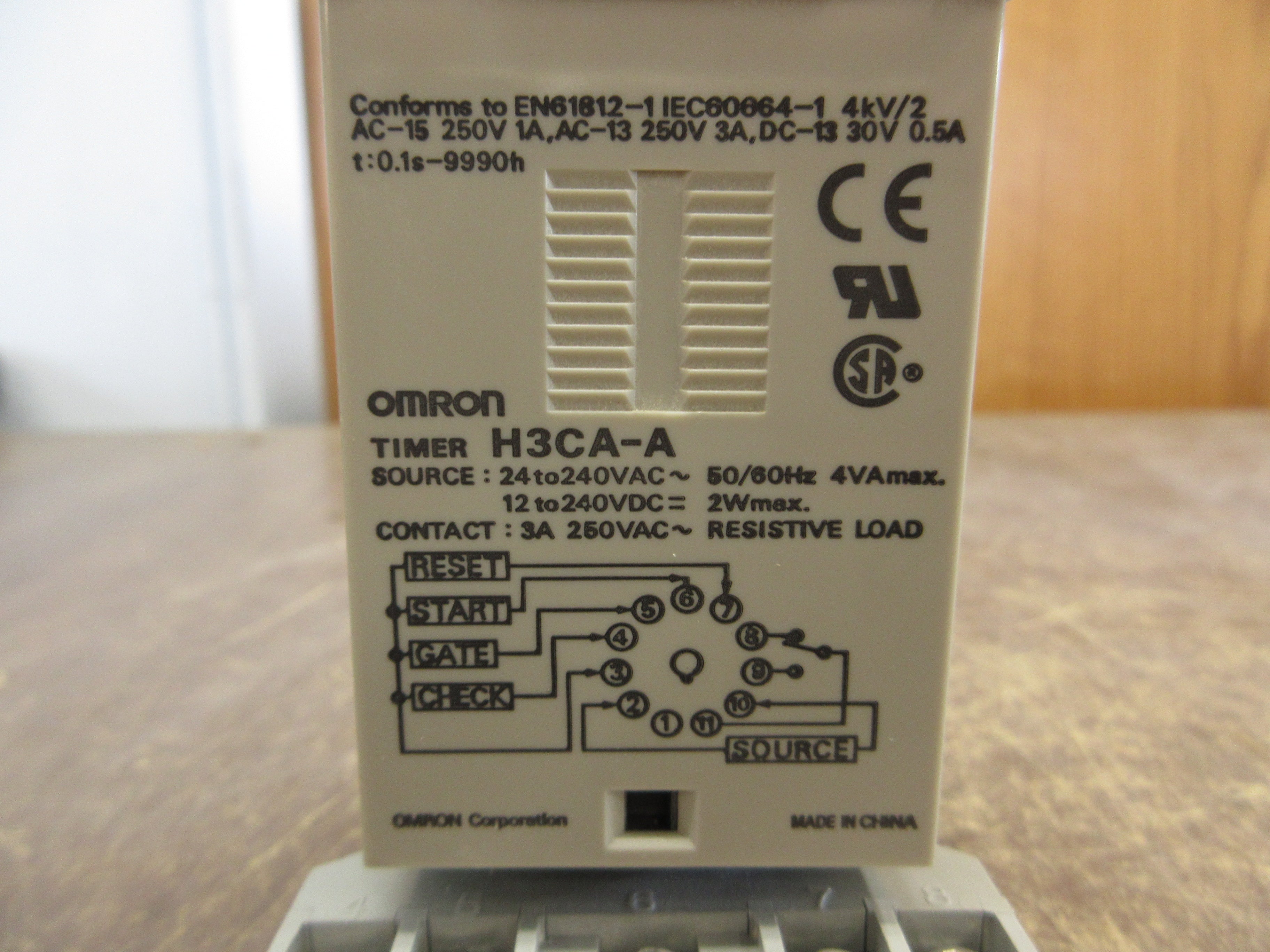 Omron Timer H3CA-A Range: 0.1s-9990h 24-240VAC 12-240VDC w/ Base Used