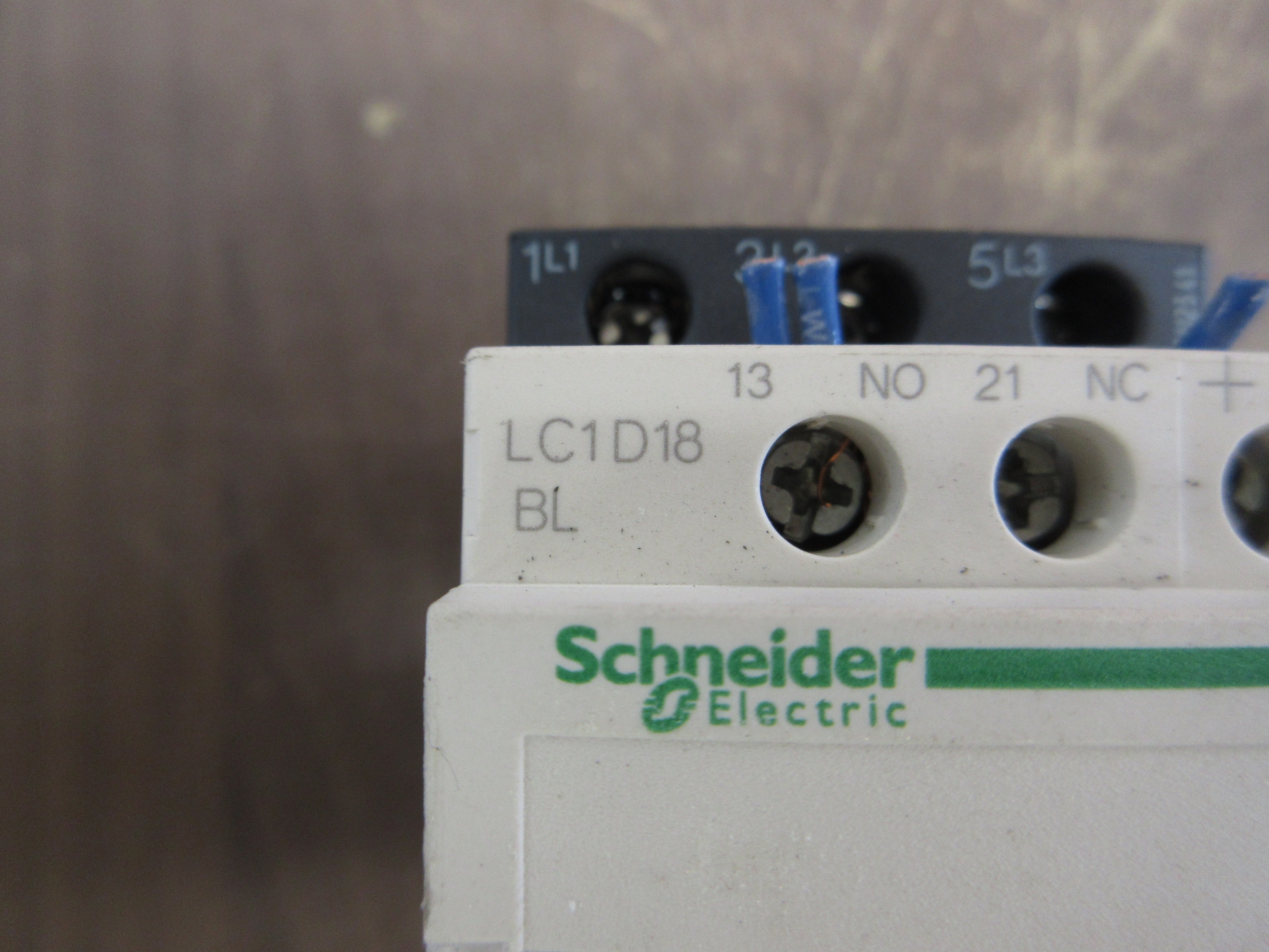 Schneider Electric Contactor LC1D18 BL 24VDC Coil Used