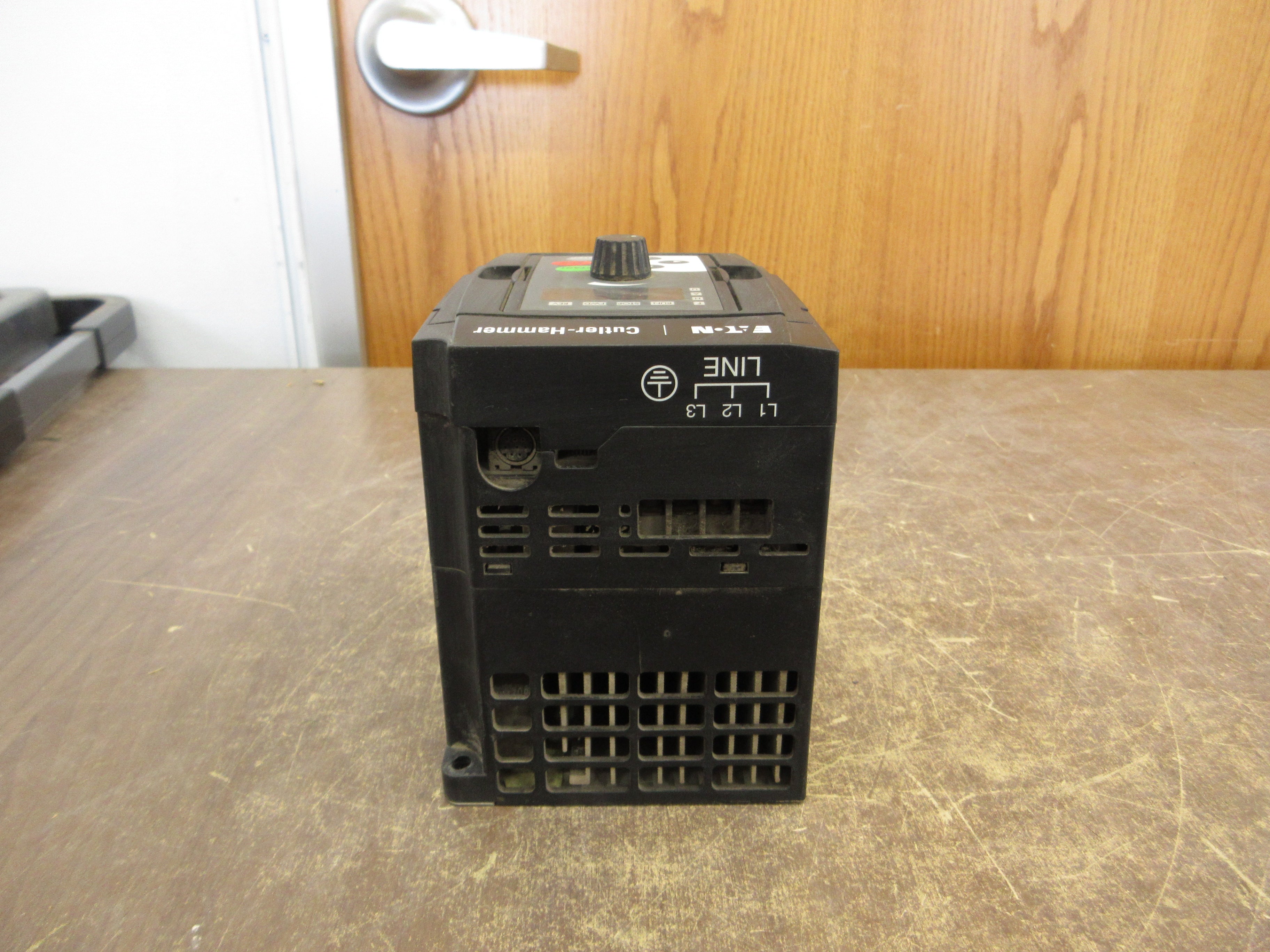 Eaton MVX9000 AC Drive MVX003A0-4 3HP 3Ph w/ Keypad *No Terminal Cover* Used