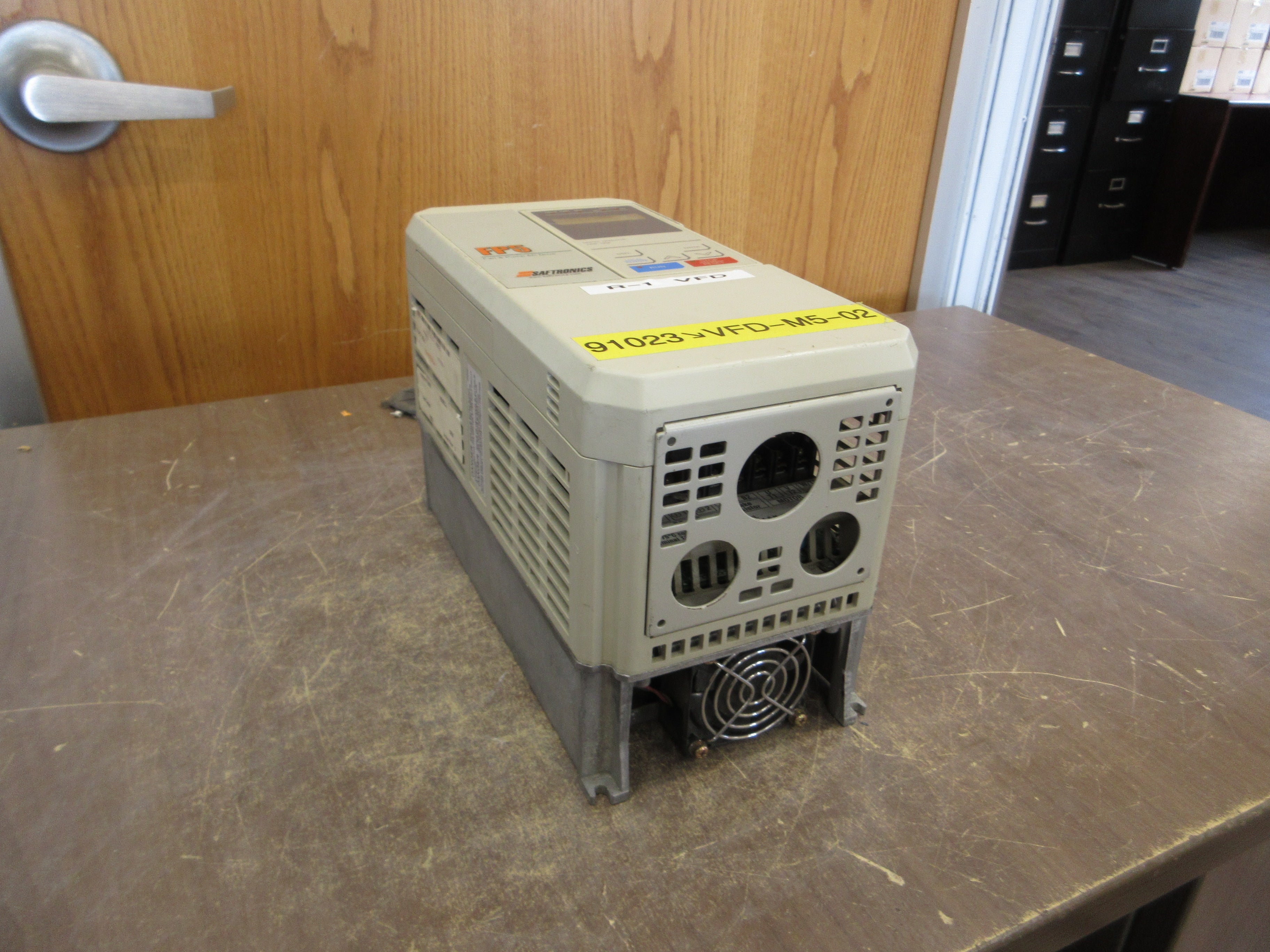 Saftronics FP5 AC Drive CIMR-P5U23P7 5HP 3Ph w/ Keypad Used