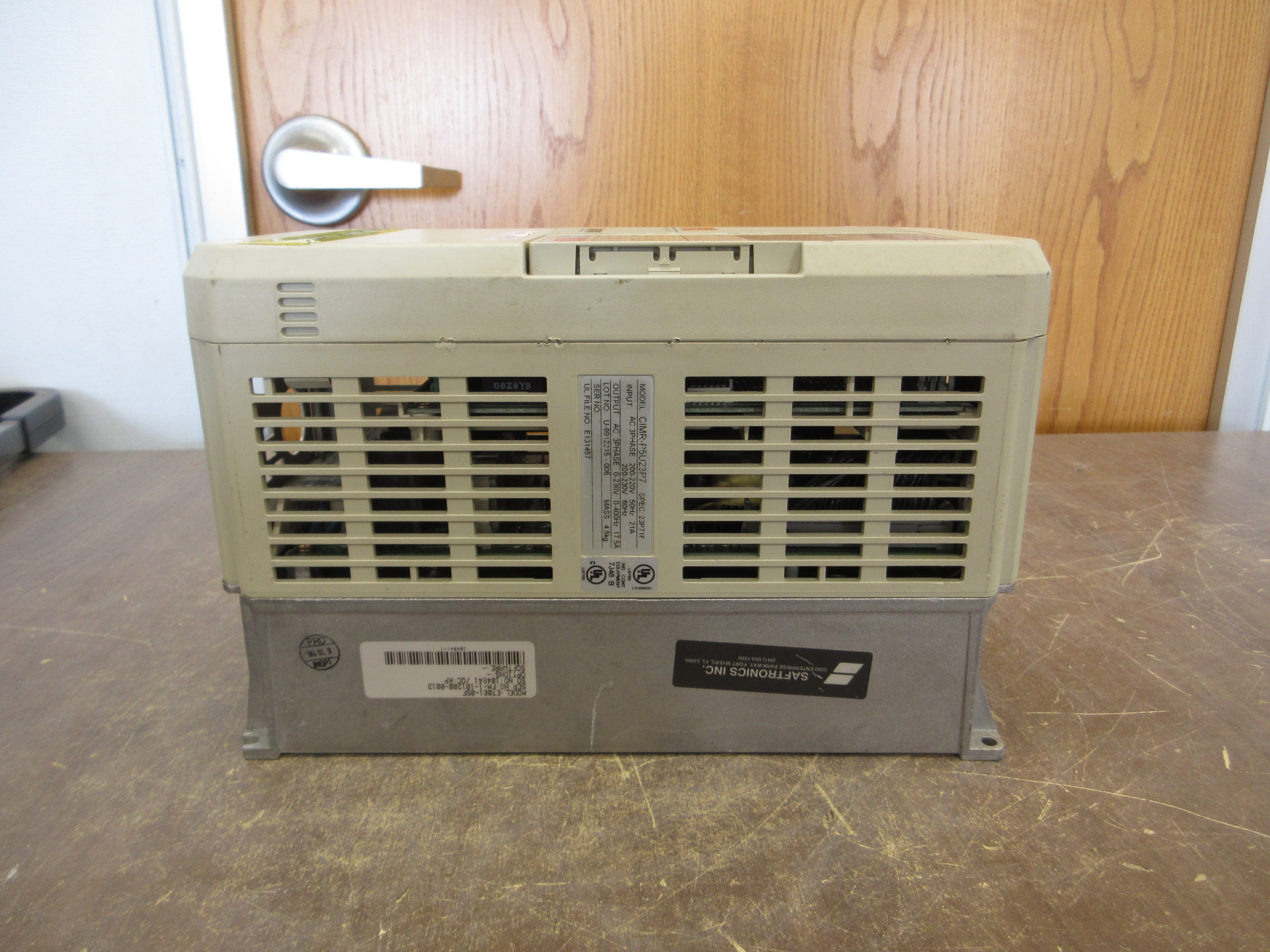 Saftronics FP5 AC Drive CIMR-P5U23P7 5HP 3Ph w/ Keypad Used