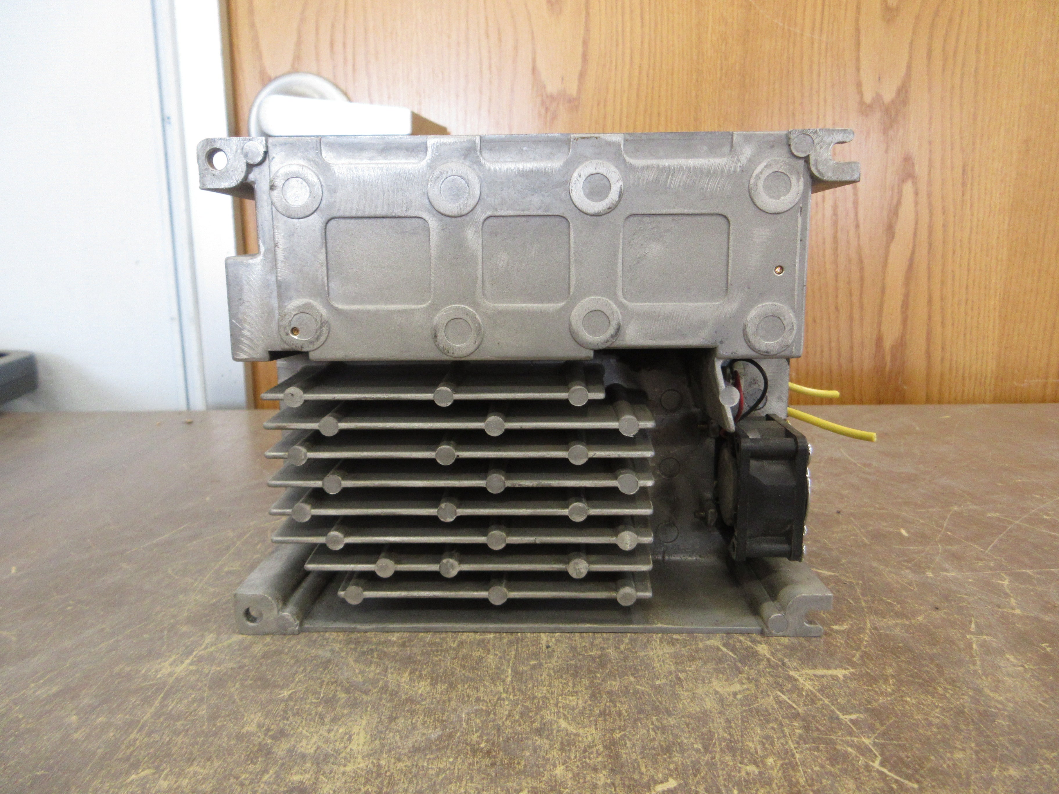 Toshiba AC Drive VFS7-4015UPL 2HP 3Ph Input: 380-460V 50/60Hz Used