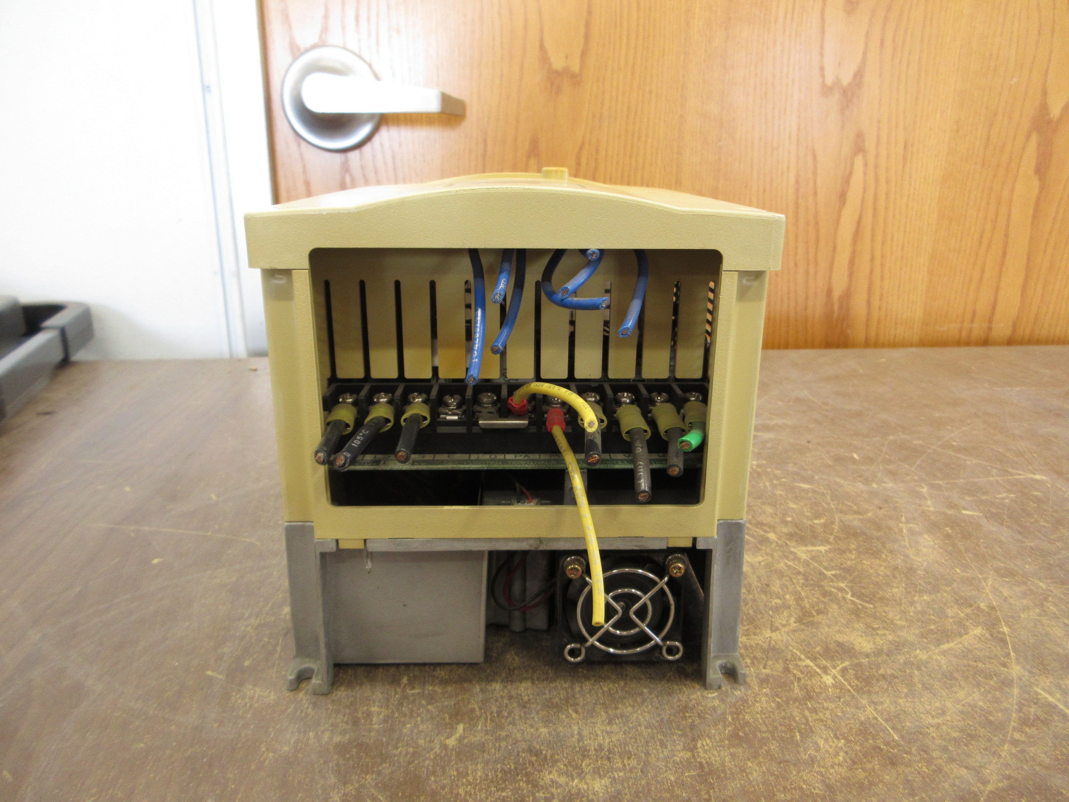 Toshiba AC Drive VFS7-4015UPL 2HP 3Ph Input: 380-460V 50/60Hz Used