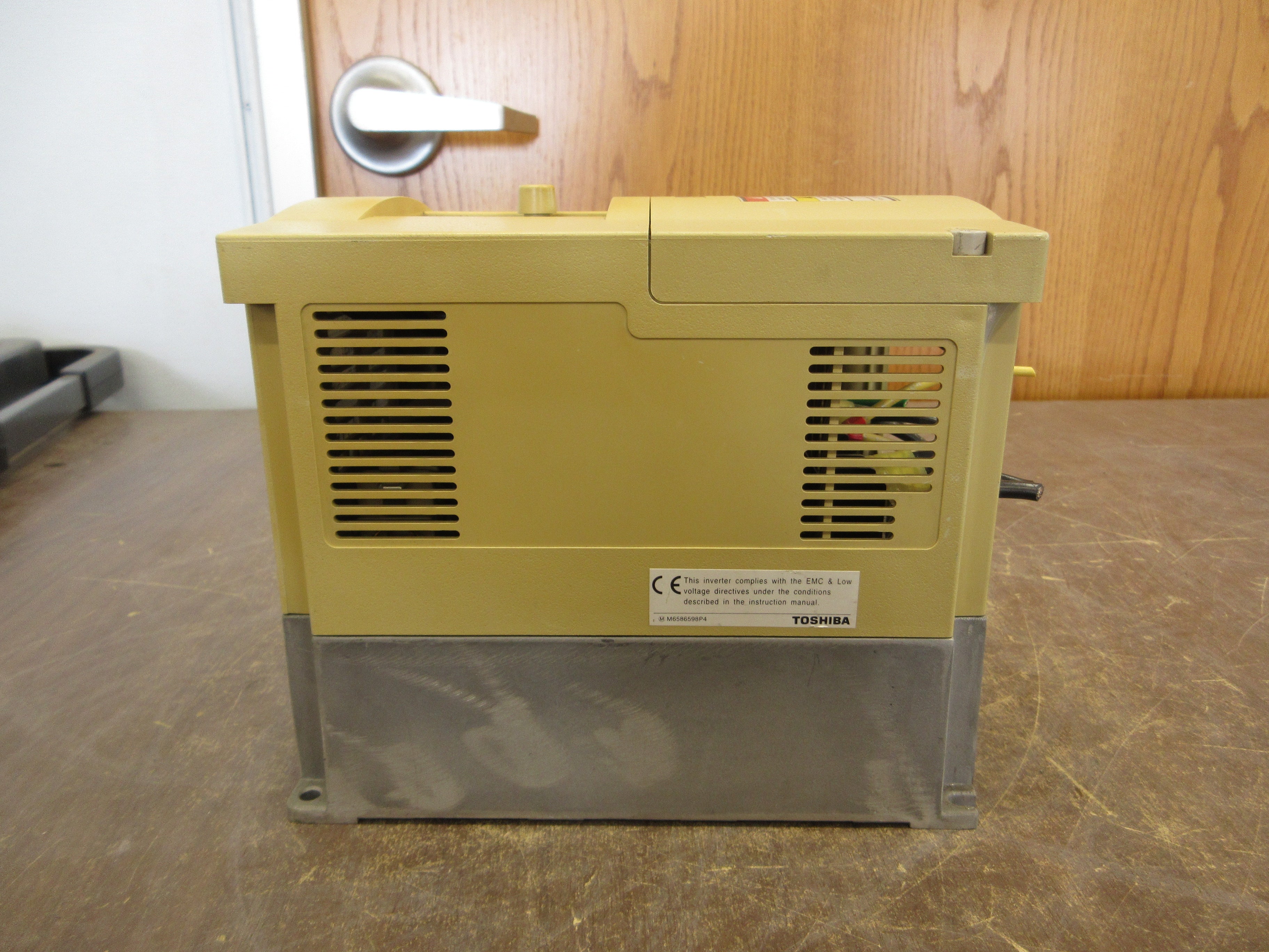 Toshiba AC Drive VFS7-4015UPL 2HP 3Ph Input: 380-460V 50/60Hz Used