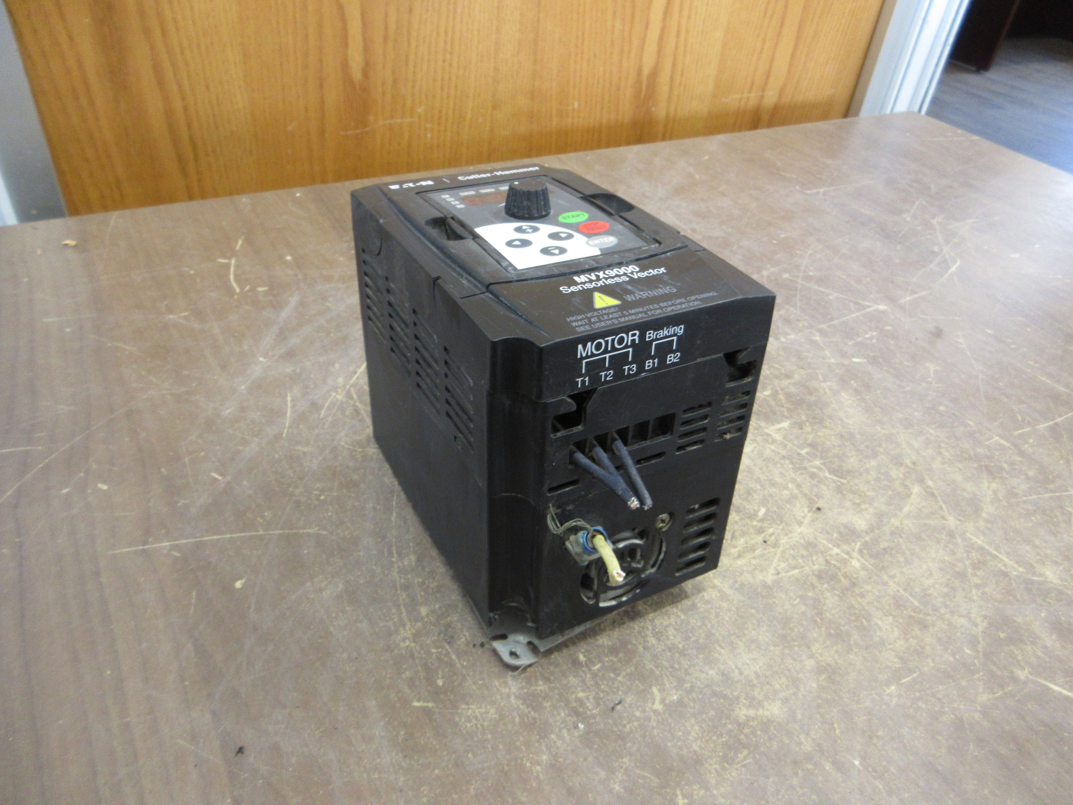 Eaton MVX9000 AC Drive MVX003A0-4 3HP 3Ph w/ Keypad *(1) Broken Mount* Used