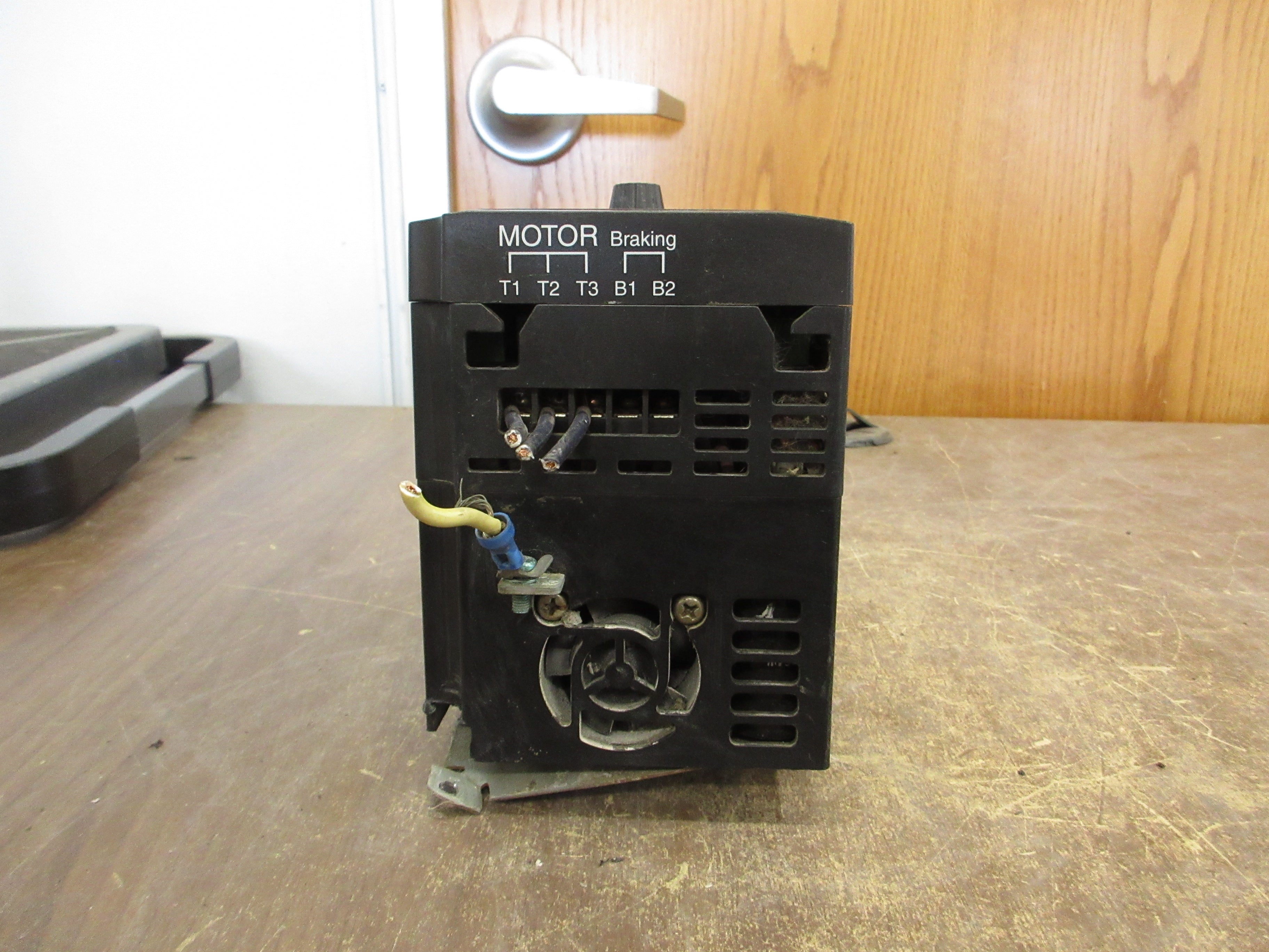 Eaton MVX9000 AC Drive MVX003A0-4 3HP 3Ph w/ Keypad *(1) Broken Mount* Used