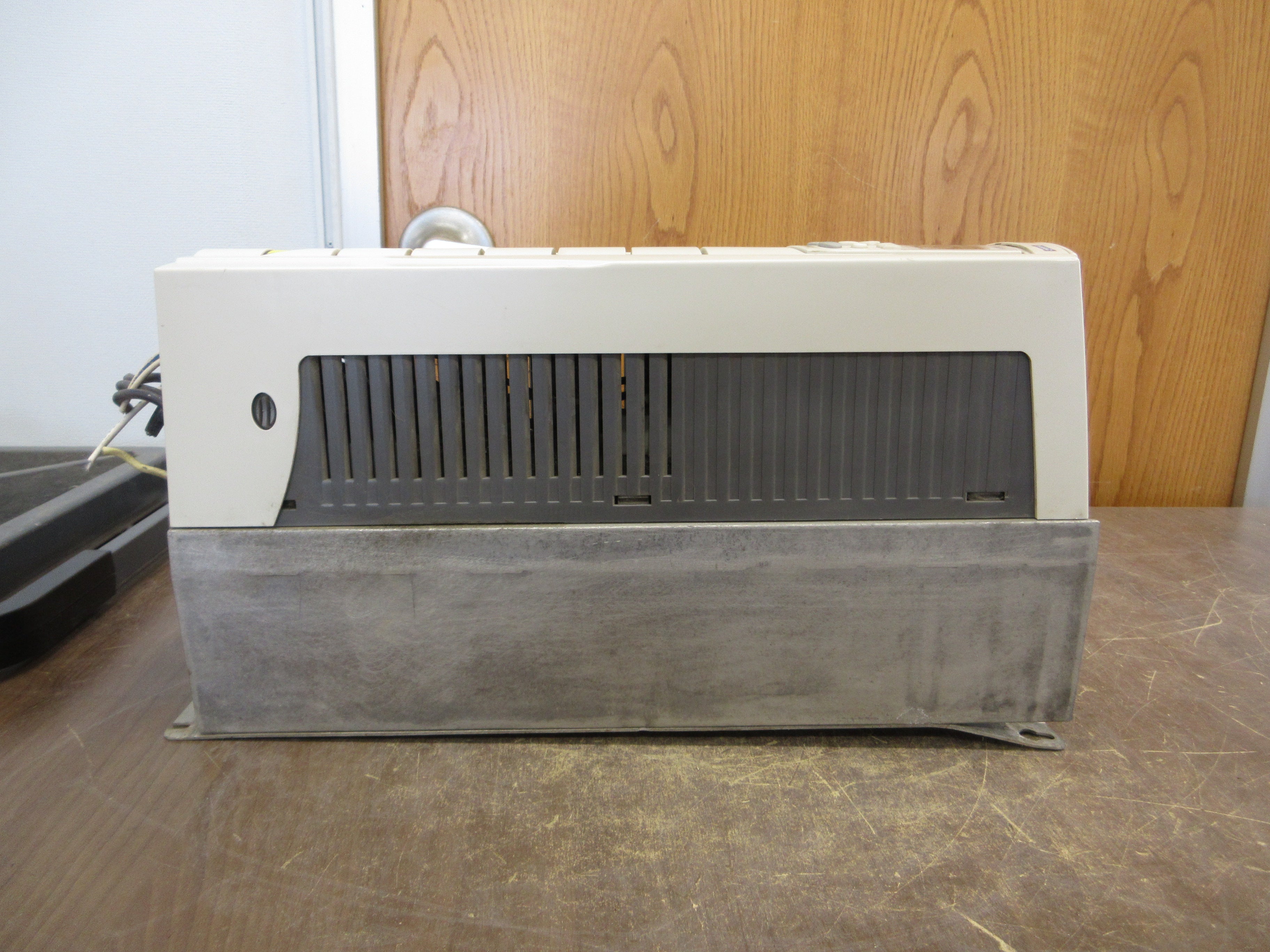 ABB ACH550 AC Drive ACH550-UH-023A-4 15HP 3Ph w/ Keypad Used