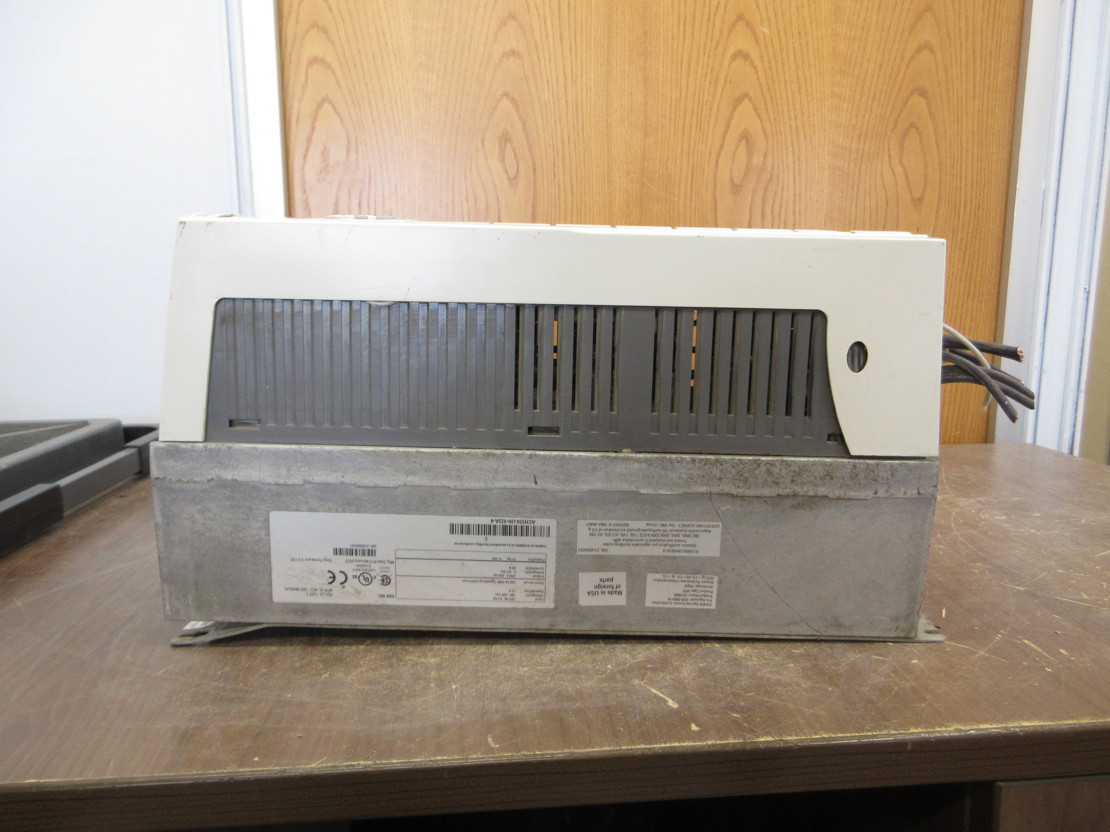 ABB ACH550 AC Drive ACH550-UH-023A-4 15HP 3Ph w/ Keypad Used
