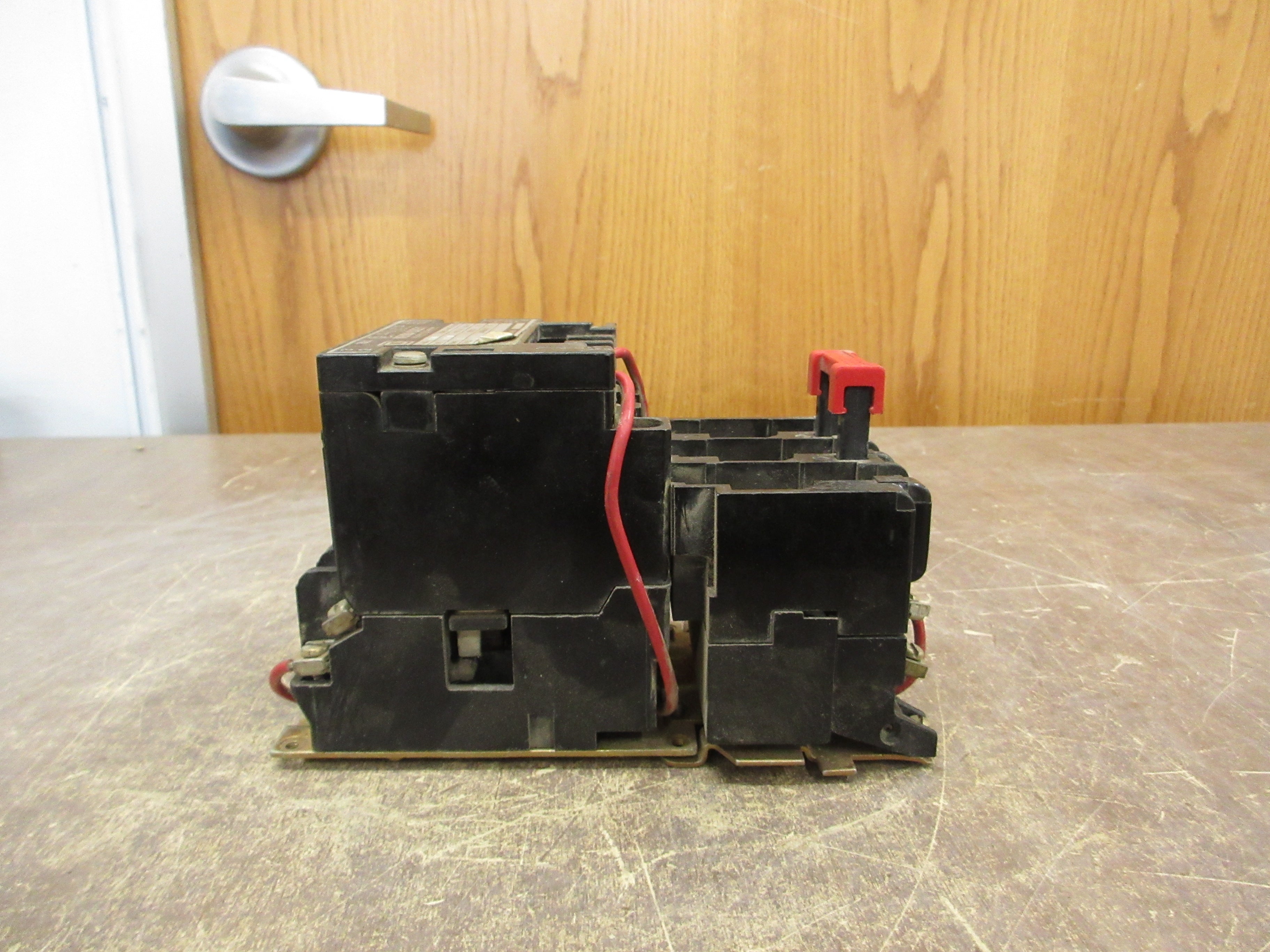 Square D Size 1 Starter 8536 SCO 3 Ser. A 120V Coil Used