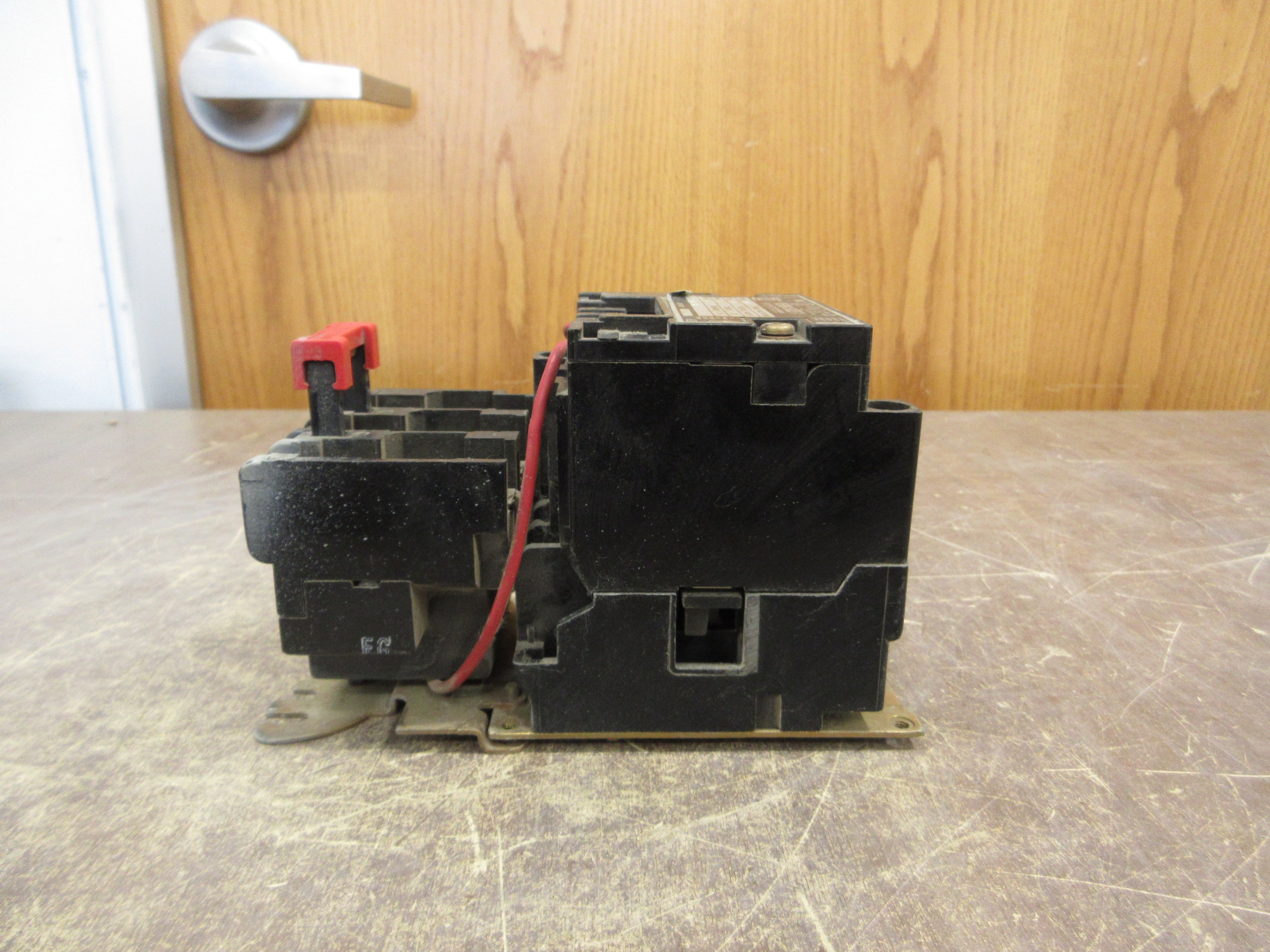 Square D Size 1 Starter 8536 SCO 3 Ser. A 120V Coil Used