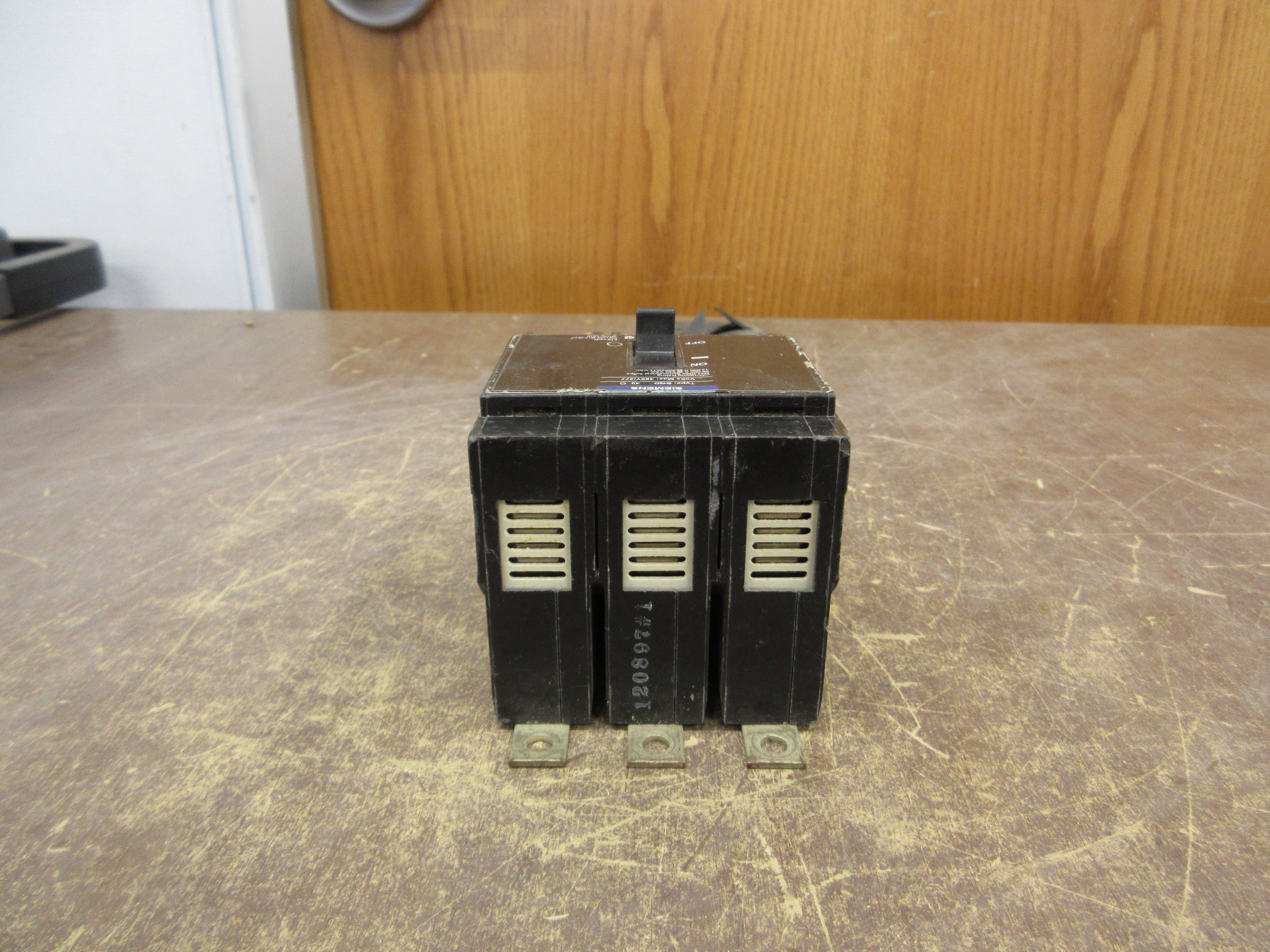 Siemens Bolt-On Circuit Breaker BQD350 50A 480Y/277V 3P Used
