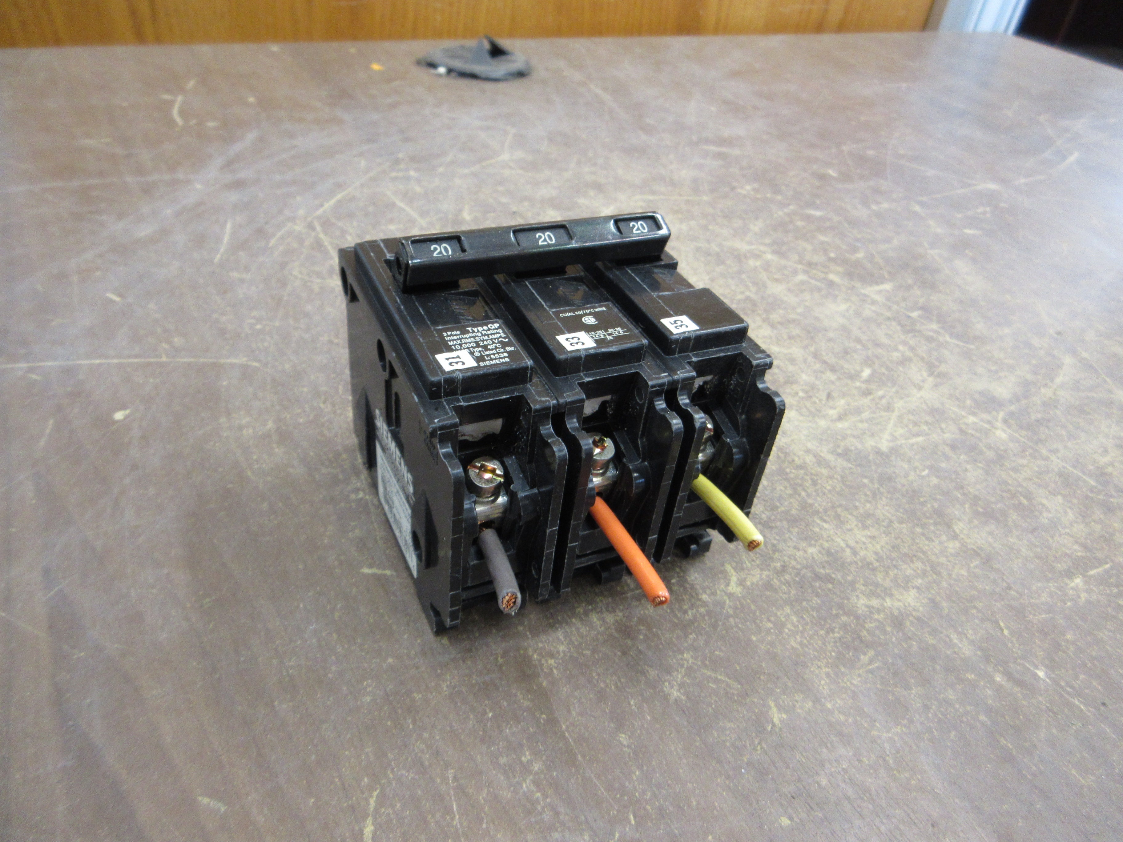 Siemens Clip-On Circuit Breaker Q320 20A 240V 3P Used