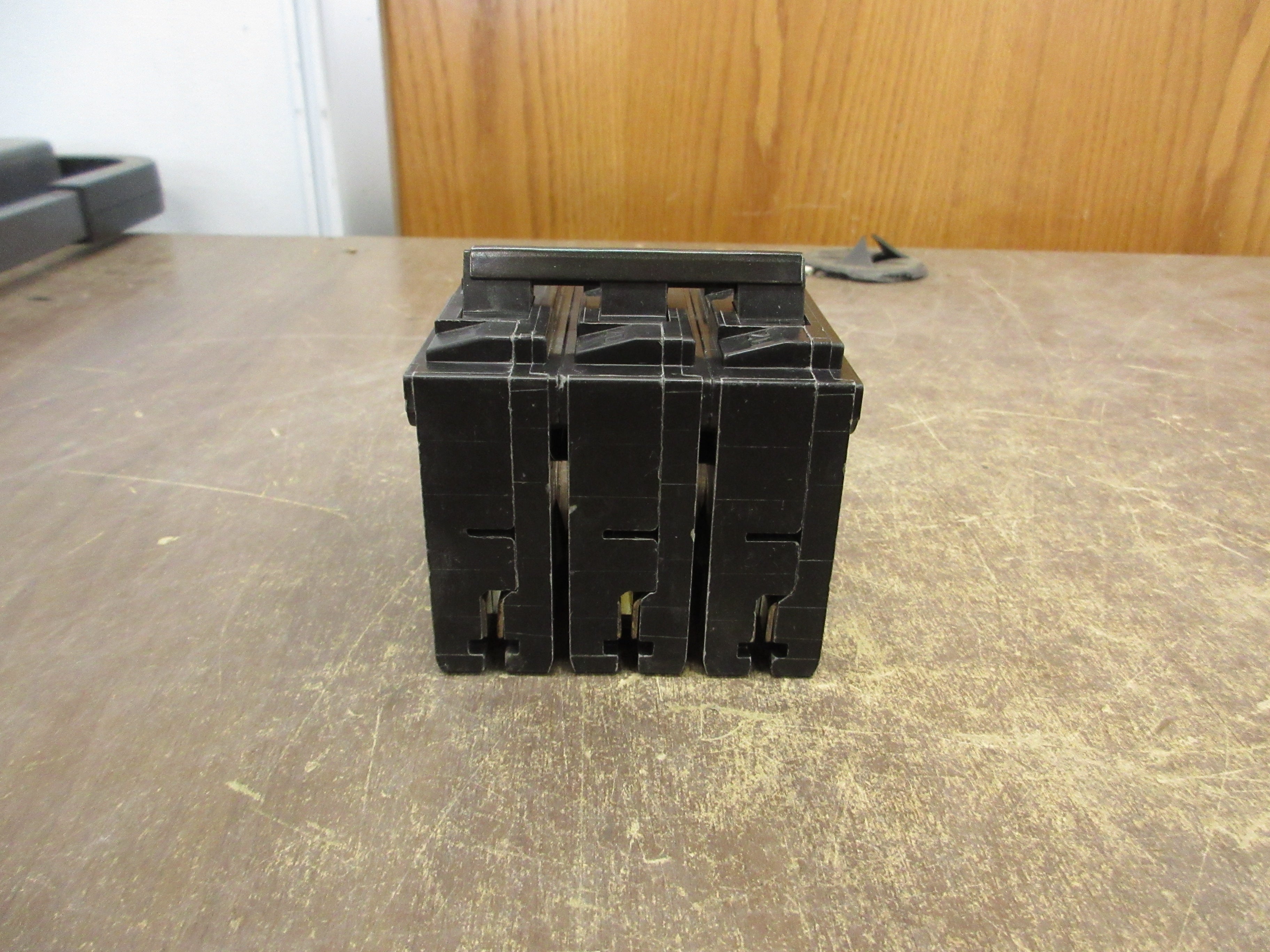 Siemens Clip-On Circuit Breaker Q320 20A 240V 3P Used
