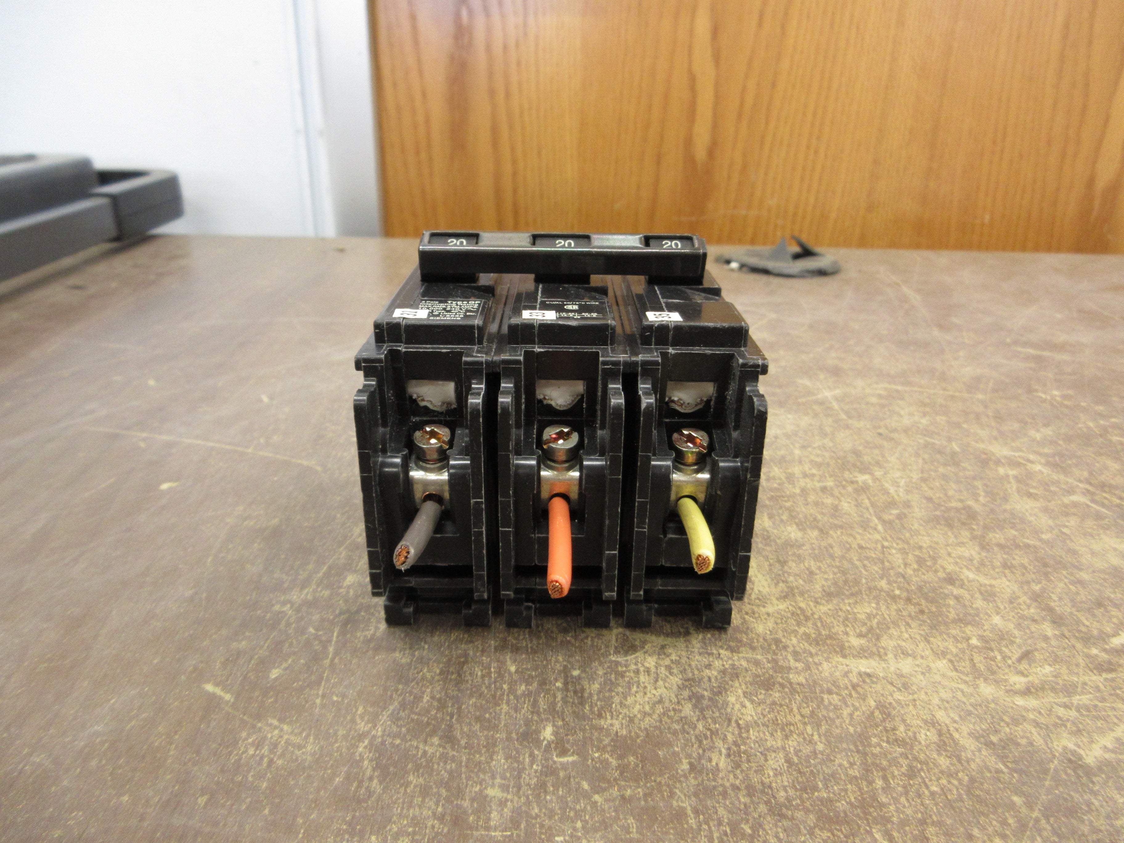 Siemens Clip-On Circuit Breaker Q320 20A 240V 3P Used