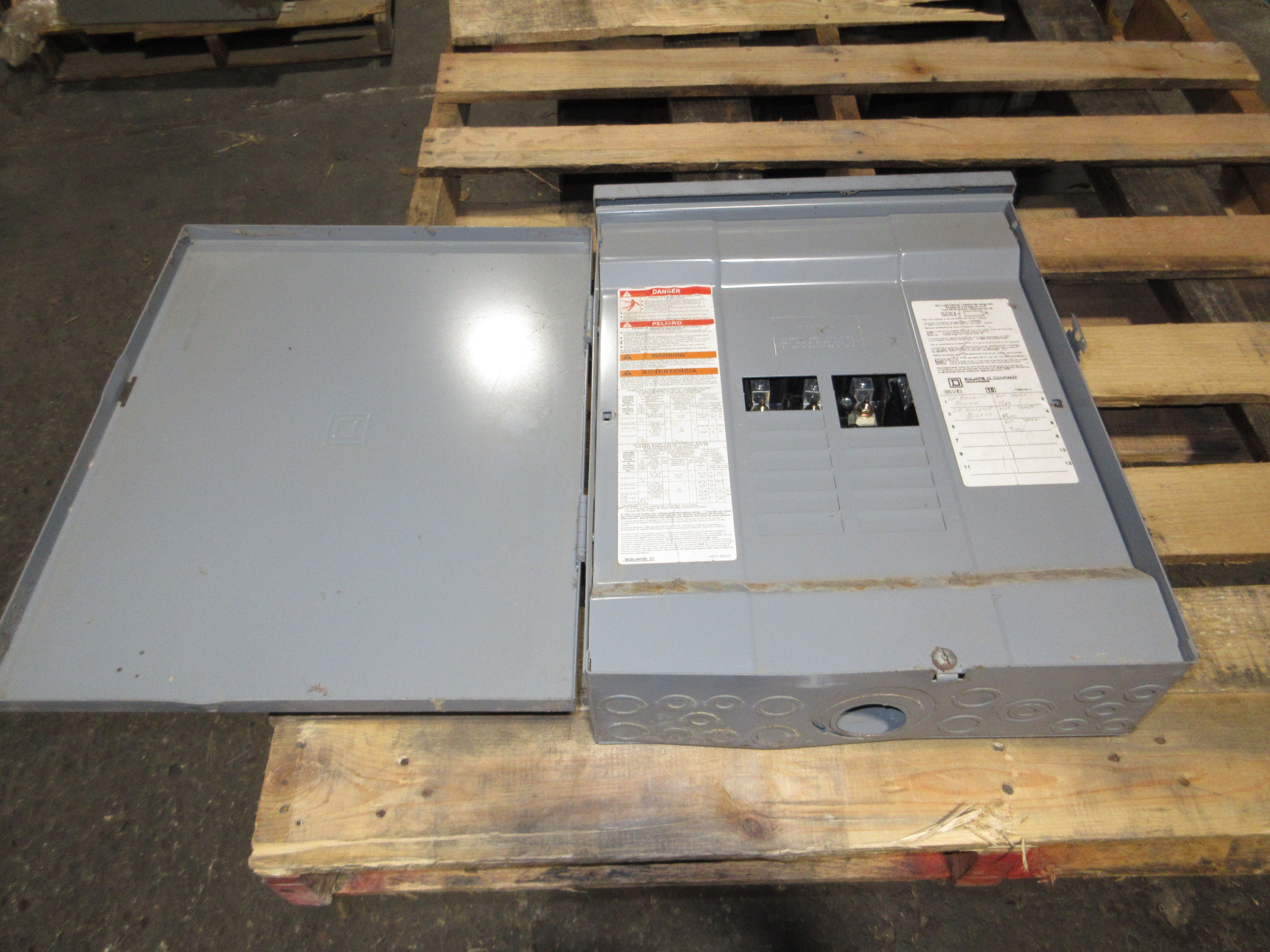 Square 3R QO Load Center 40265-449-10 16-Circuit Used