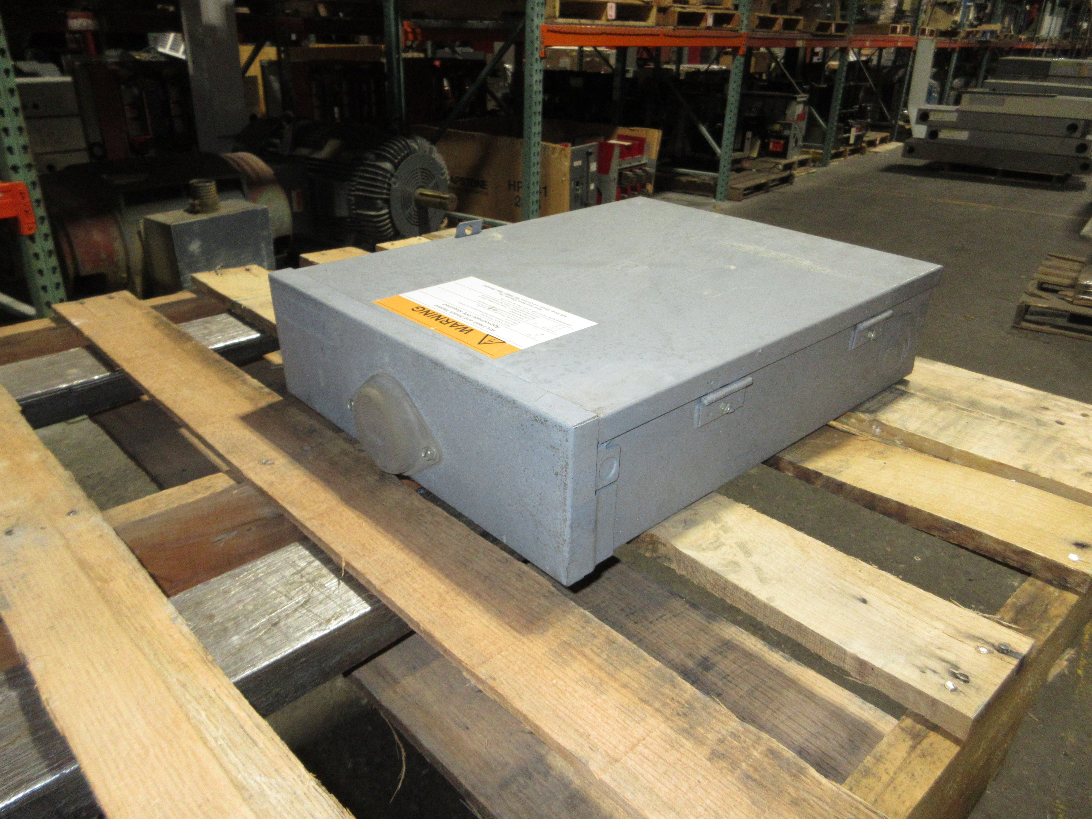 Square 3R QO Load Center 40265-449-10 16-Circuit Used