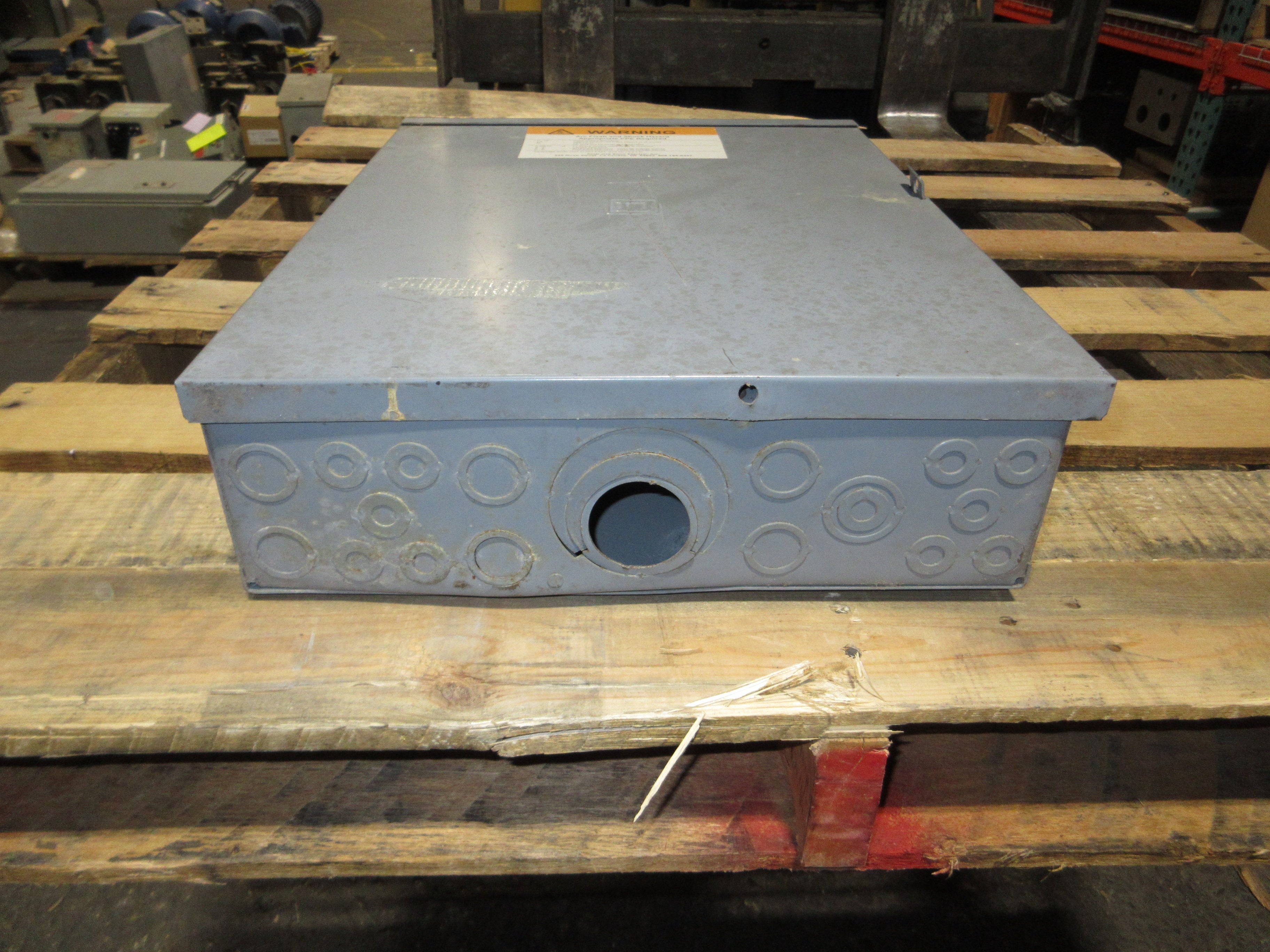 Square 3R QO Load Center 40265-449-10 16-Circuit Used
