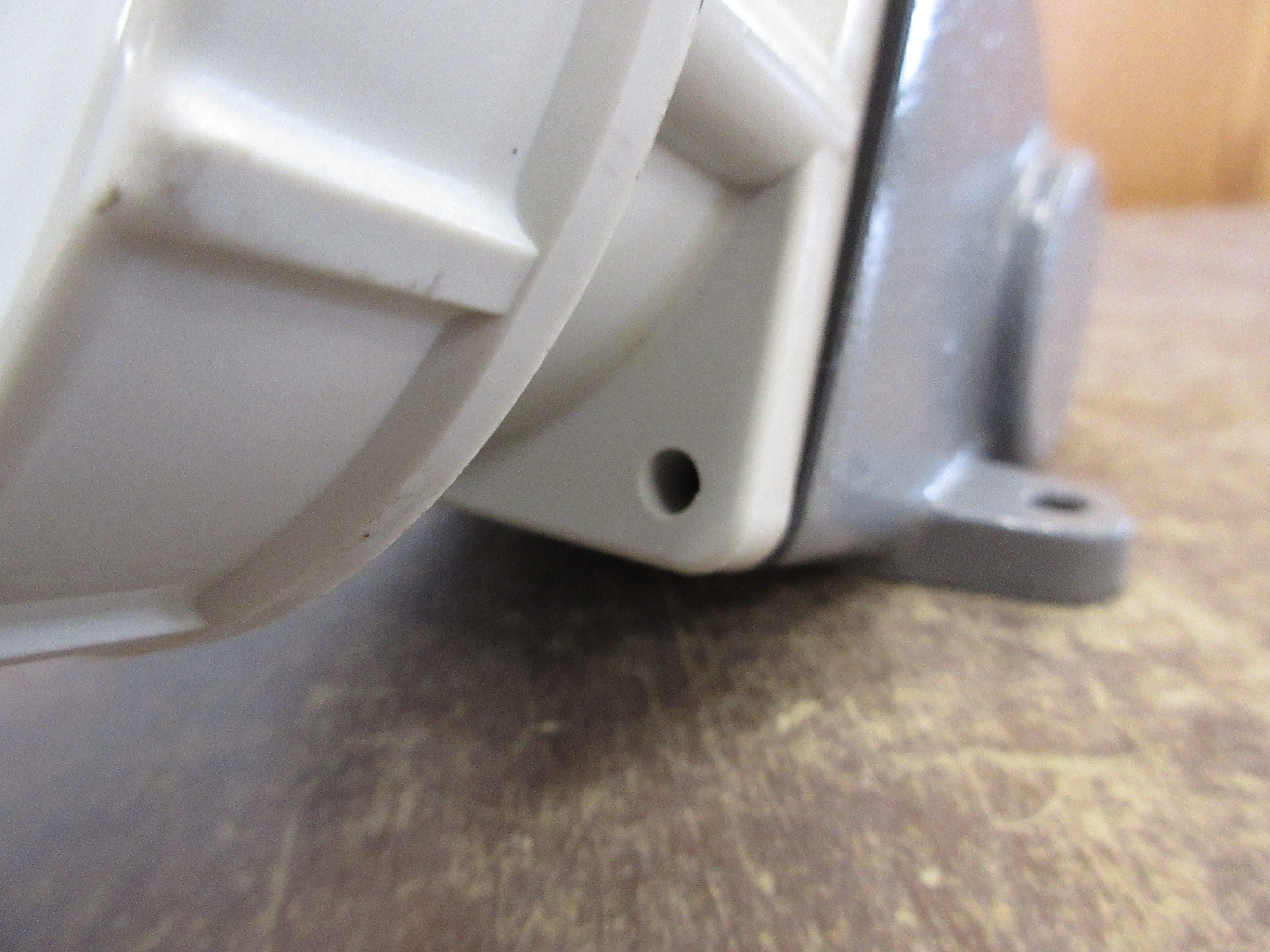 Russellstoll Receptacle w/ Base RS430R9W 30A 250V 3Ph *Missing (2) Screws* Used