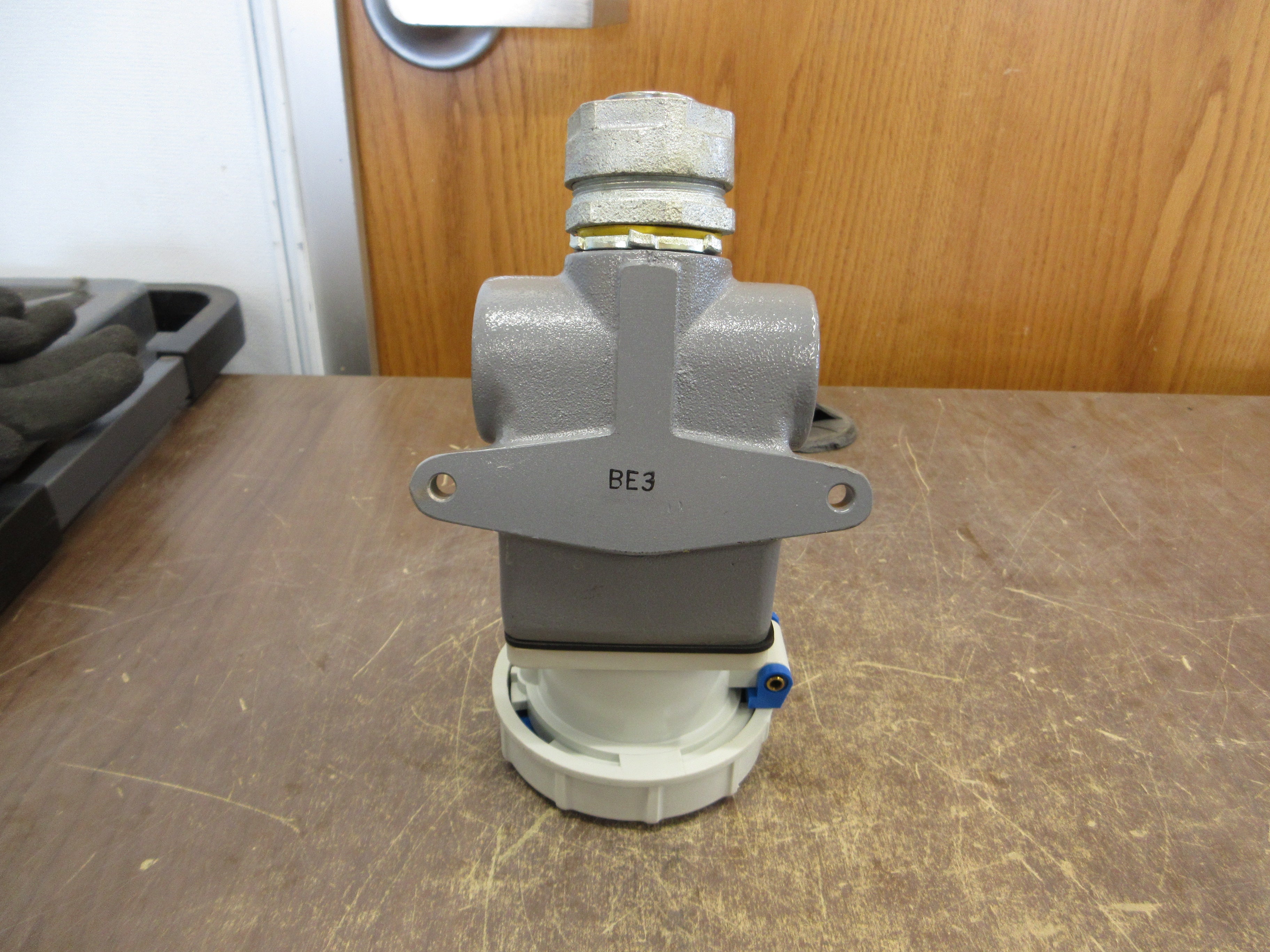 Russellstoll Receptacle w/ Base RS430R9W 30A 250V 3Ph *Missing (2) Screws* Used