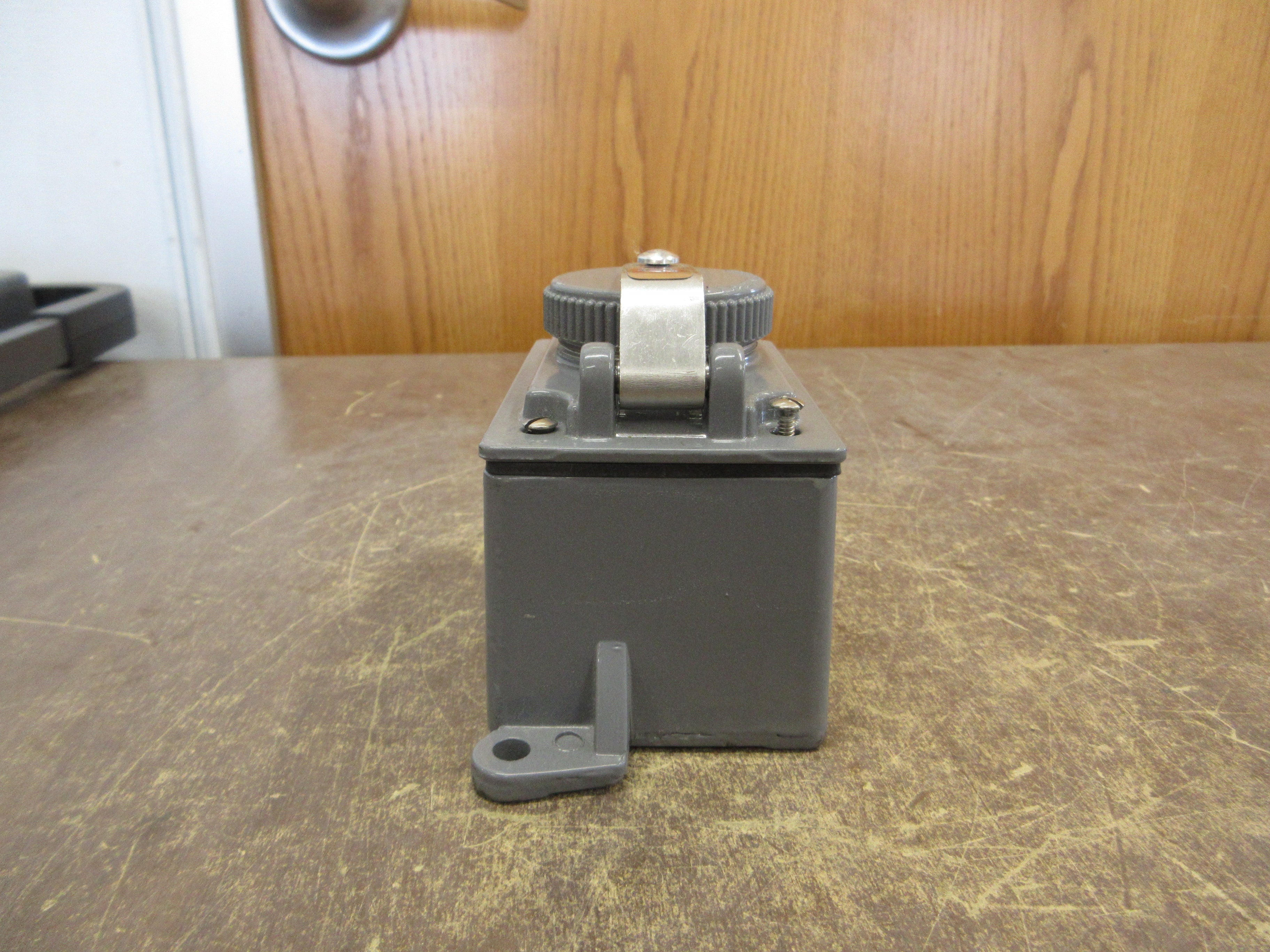 RusselStoll Receptacle w/ Base 3743U2 15A 250V Used