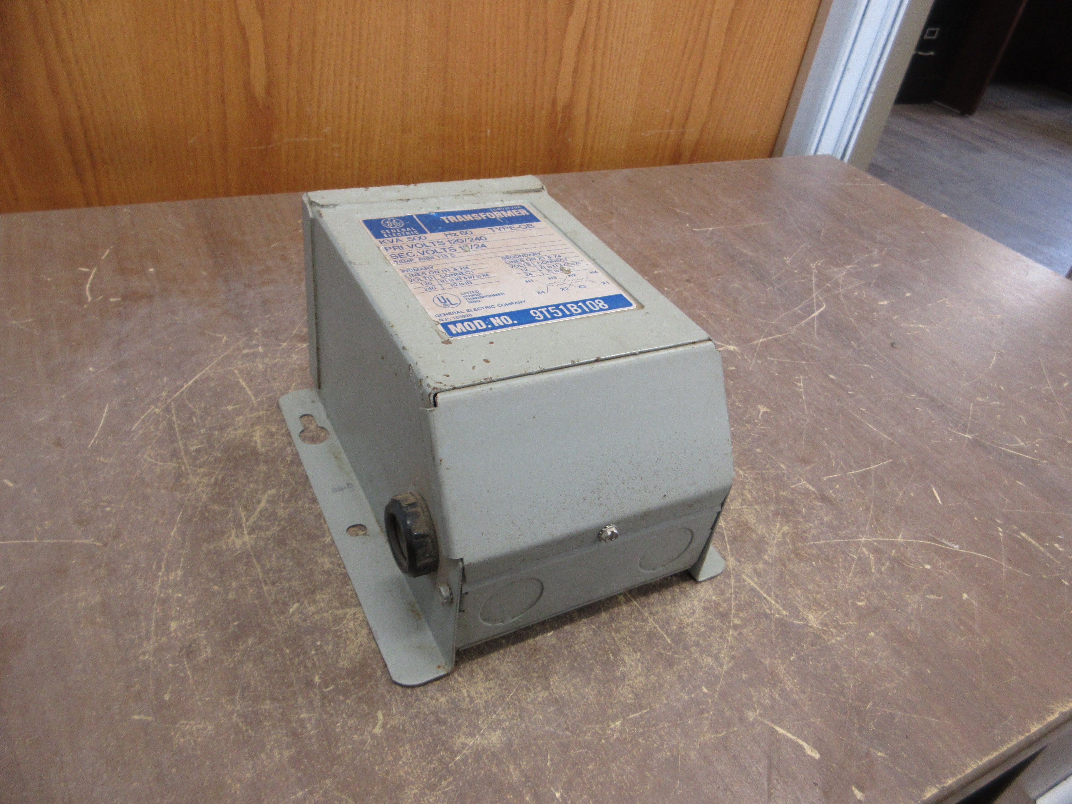GE Transformer 9T51B108 0.500kVA Pri: 120/240V Sec: 12/24V 60Hz Used