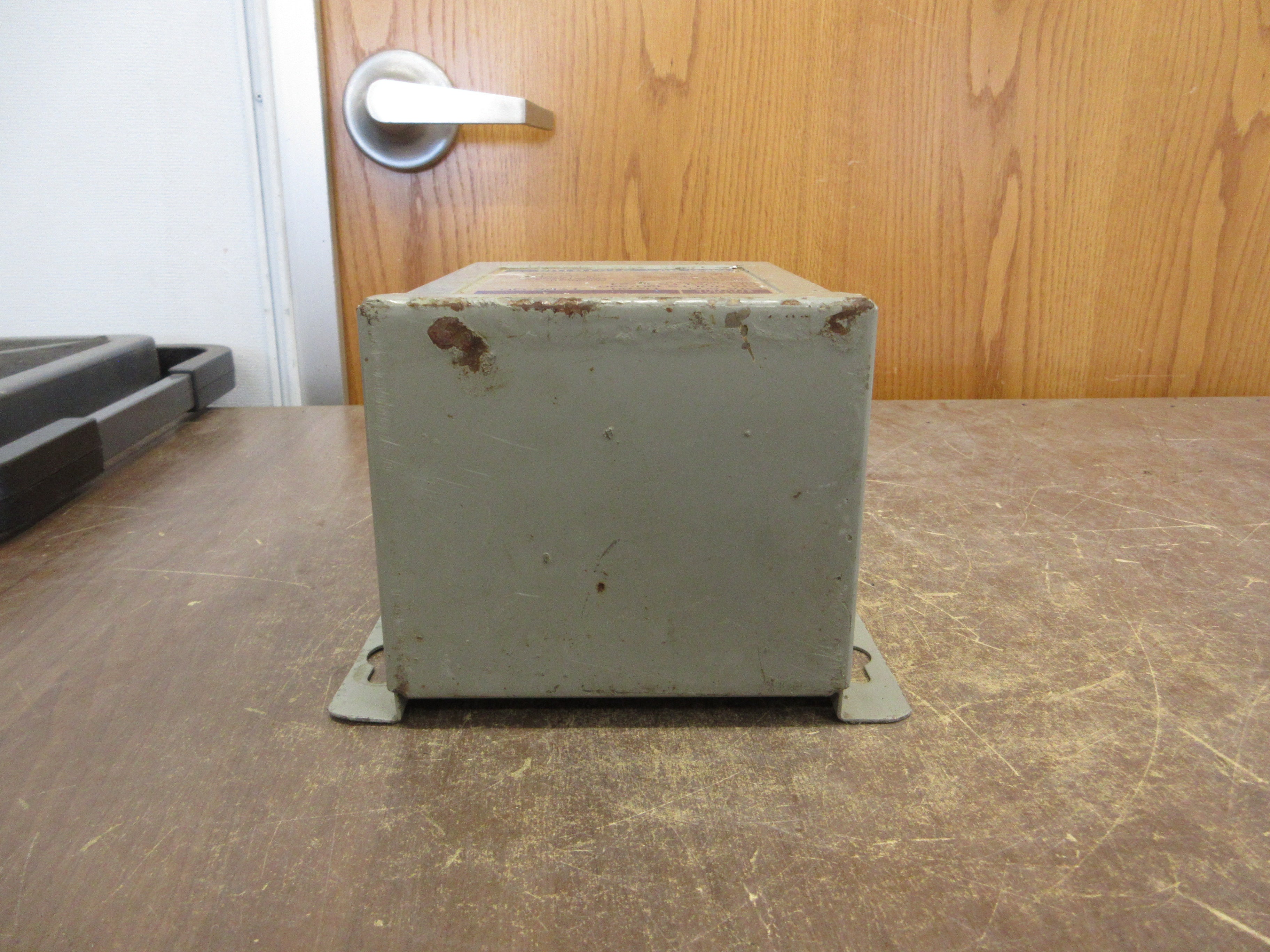 GE Transformer 9T51B108 0.500kVA Pri: 120/240V Sec: 12/24V 60Hz Used