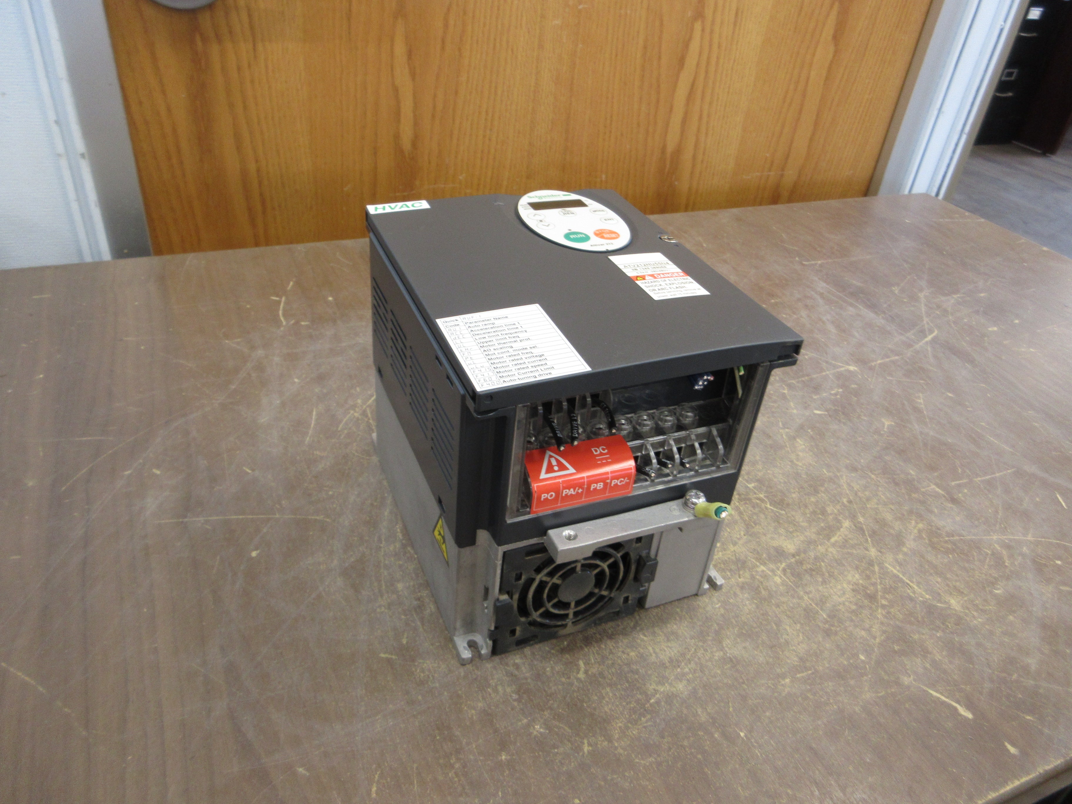 Schneider Electric Altivar AC Drive ATV212HU55N4 7.5HP 3Ph Used