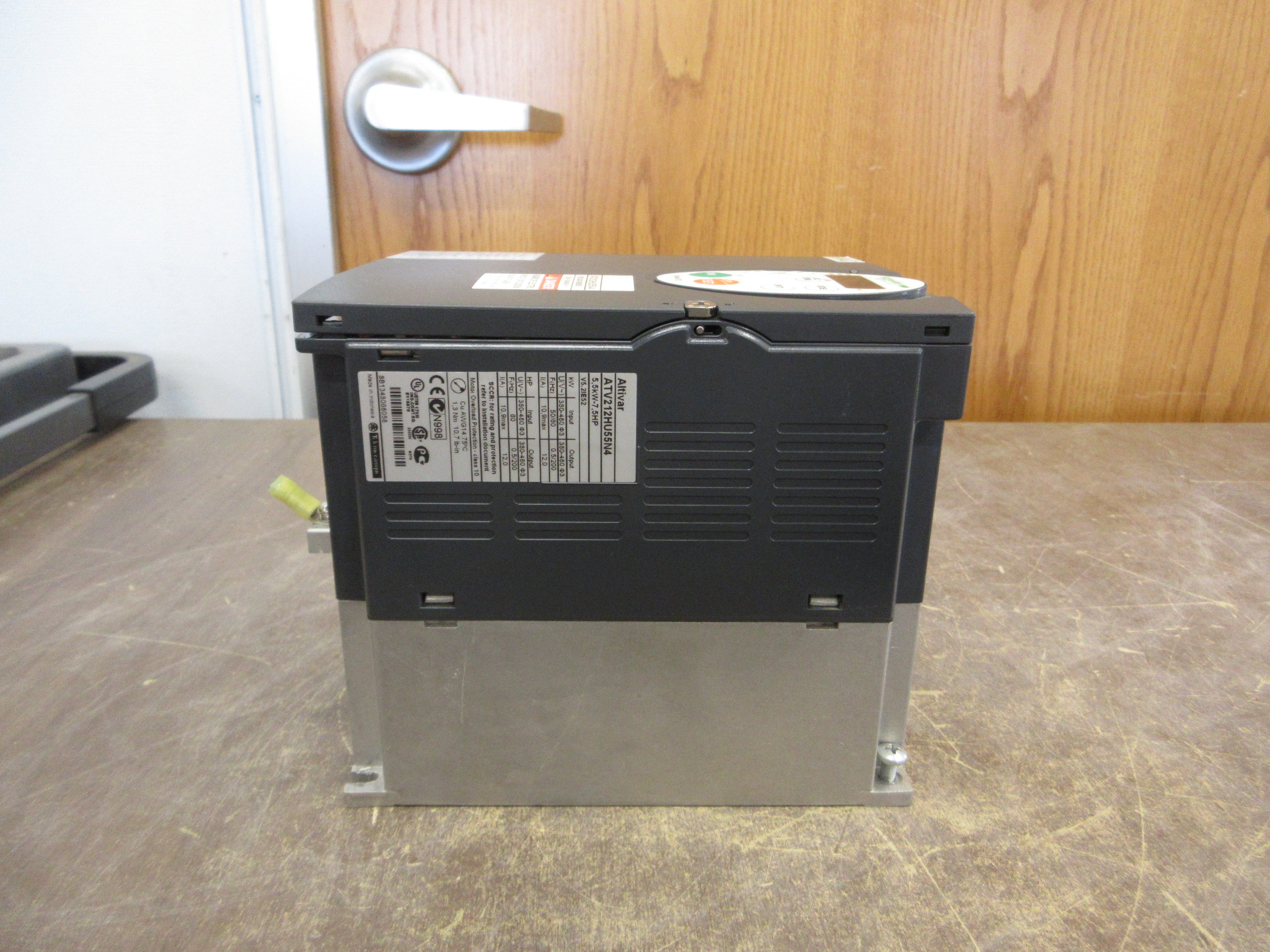 Schneider Electric Altivar AC Drive ATV212HU55N4 7.5HP 3Ph Used