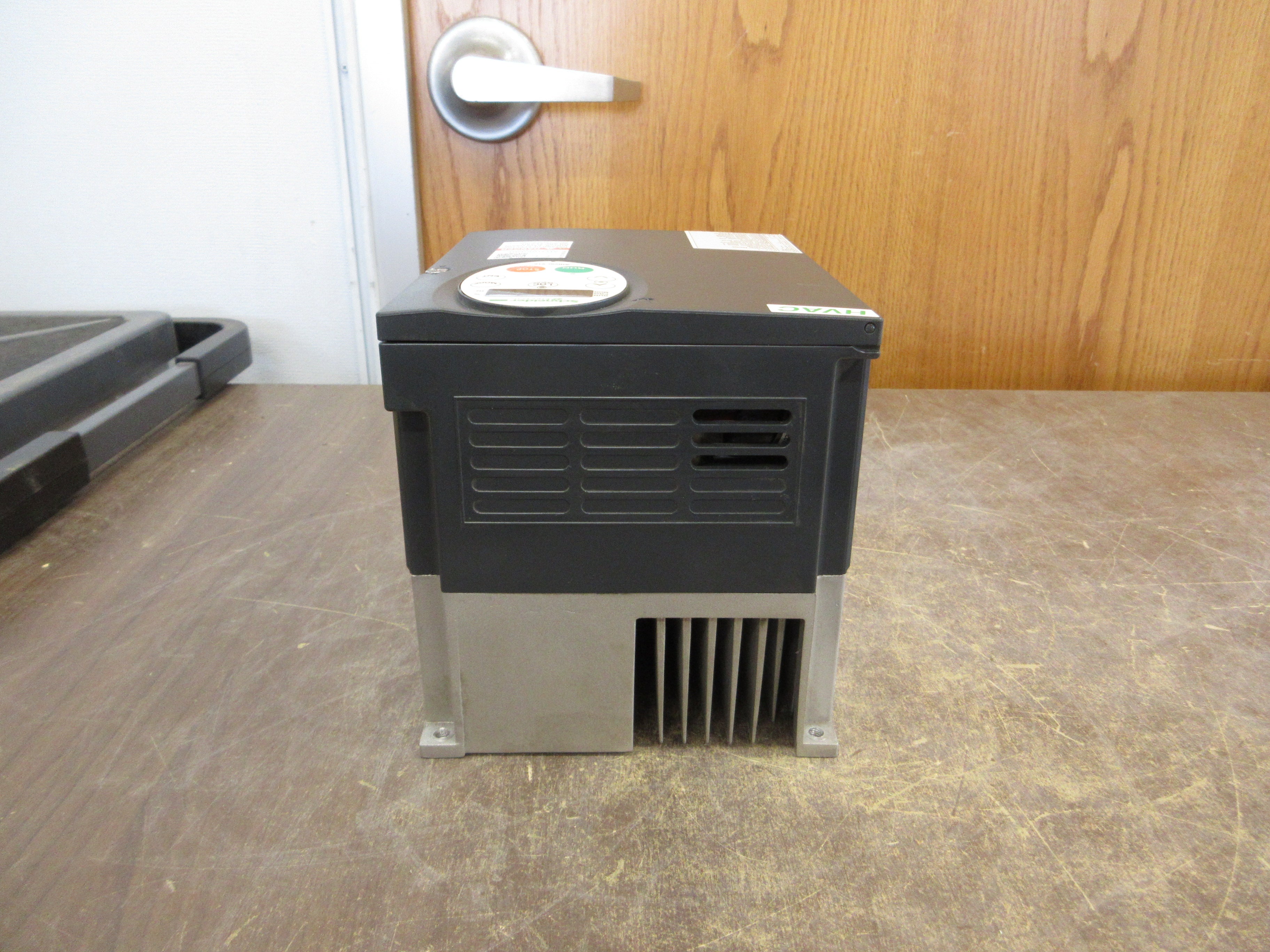 Schneider Electric Altivar AC Drive ATV212HU40N4 5HP 3Ph Used
