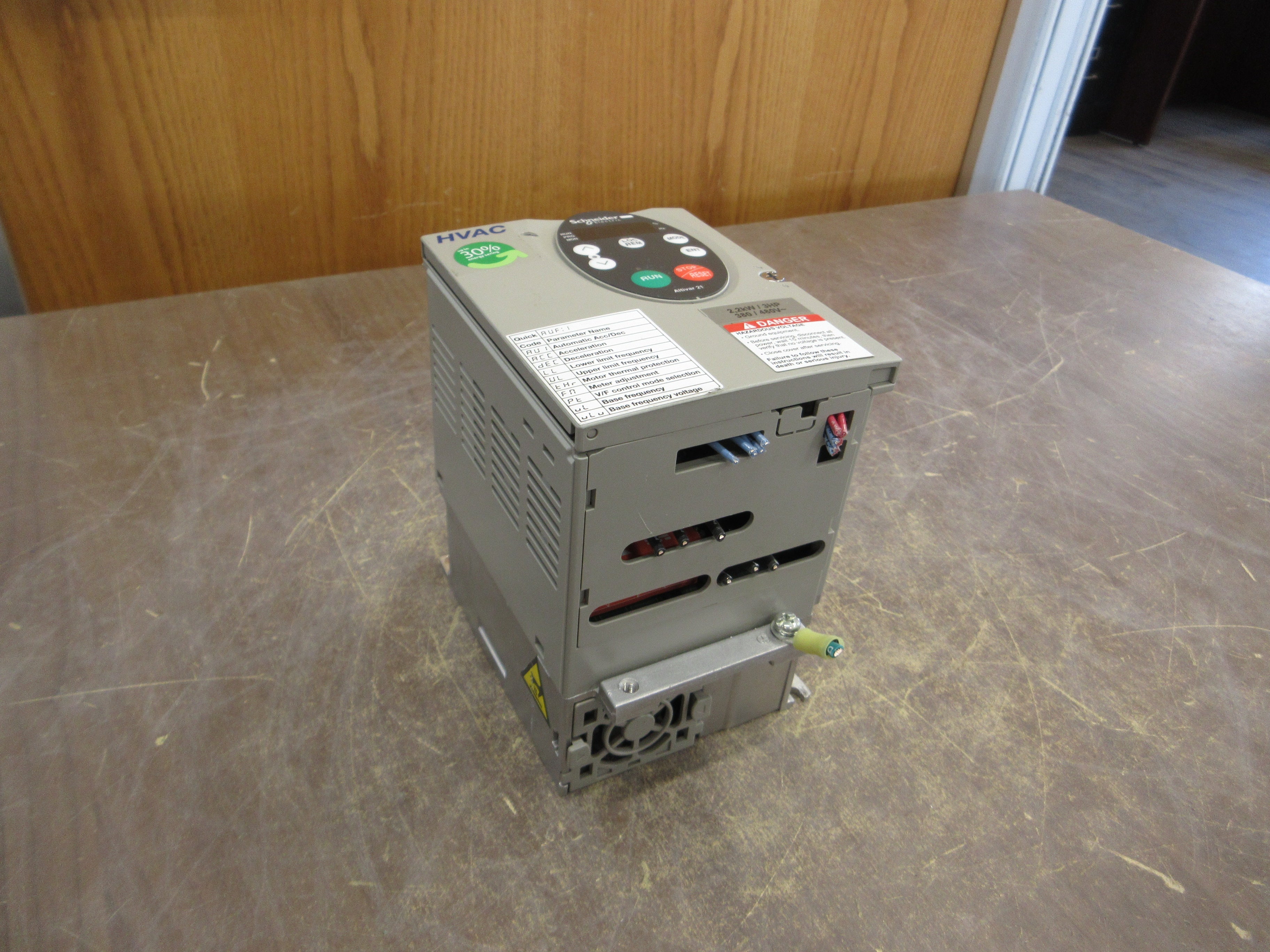 Schneider Electric Altivar AC Drive ATV21HU22N4 3HP 3Ph Used
