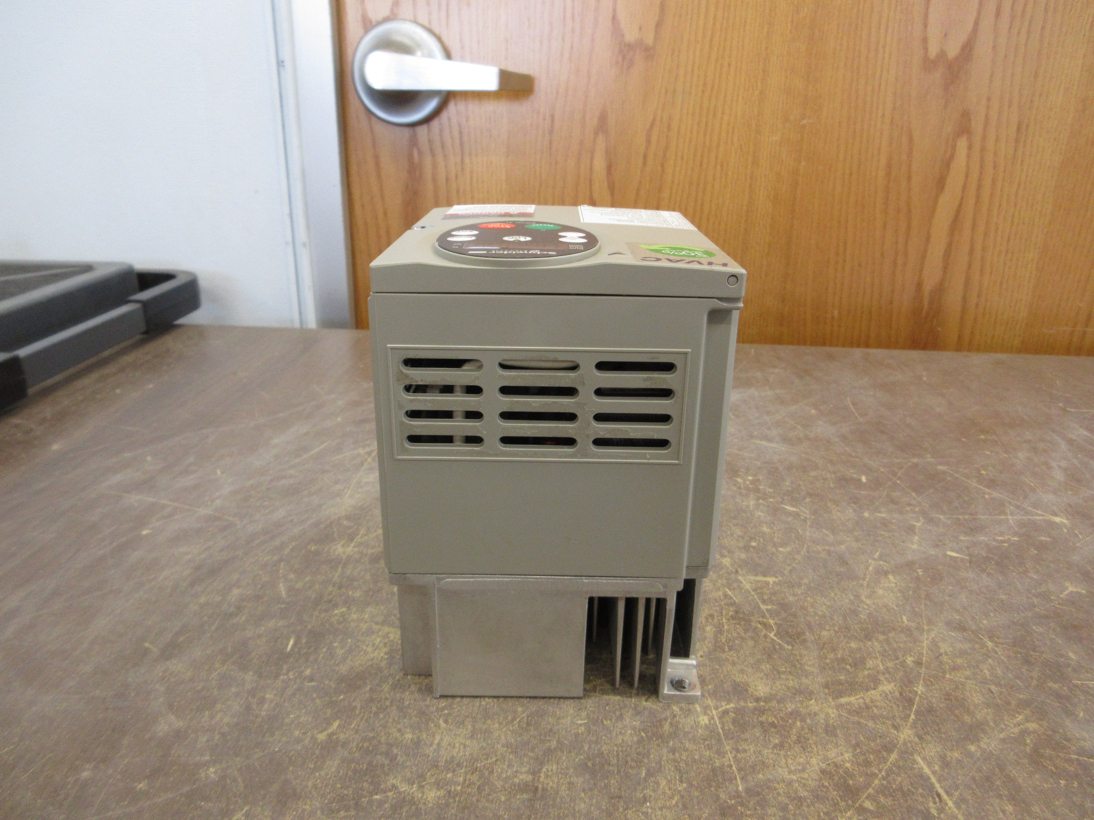 Schneider Electric Altivar AC Drive ATV21HU22N4 3HP 3Ph Used