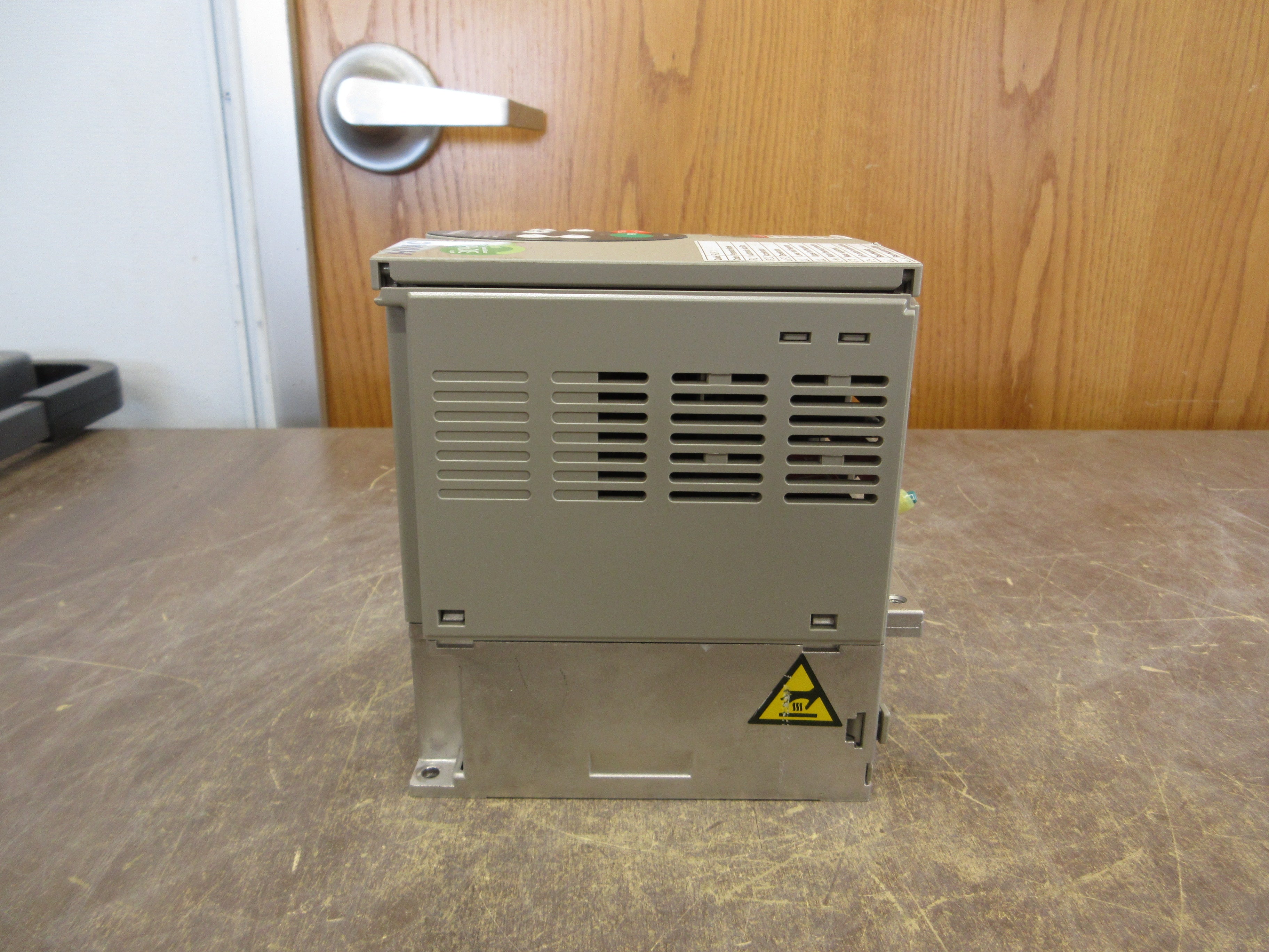 Schneider Electric Altivar AC Drive ATV21HU22N4 3HP 3Ph Used