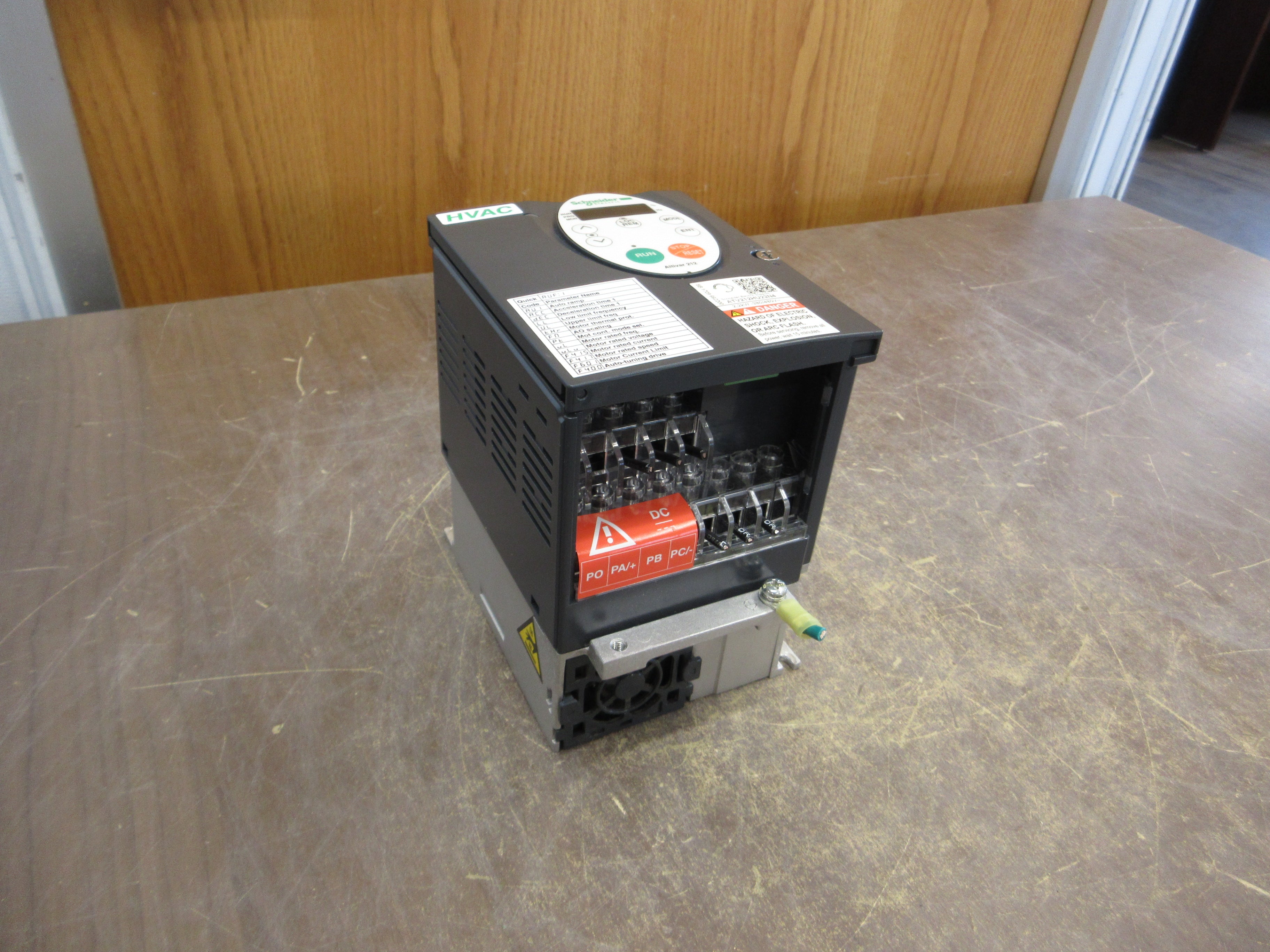 Schneider Electric Altivar AC Drive ATV212HU22N4 3HP 3Ph Used