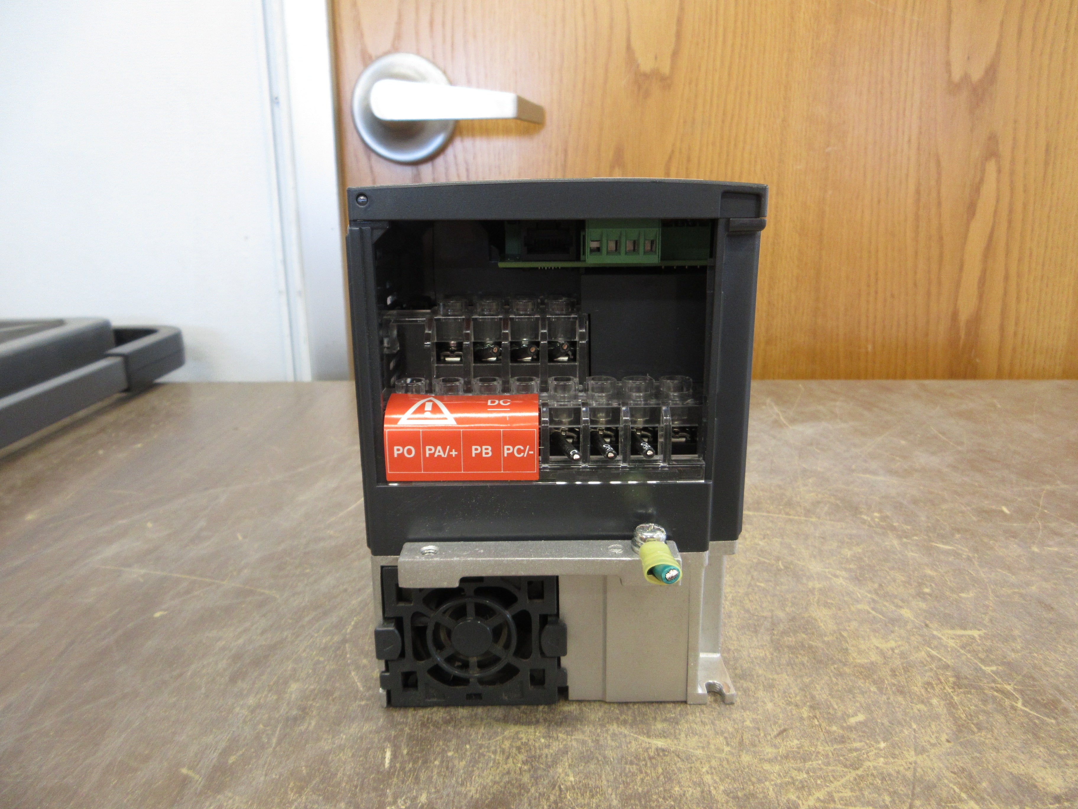 Schneider Electric Altivar AC Drive ATV212HU22N4 3HP 3Ph Used