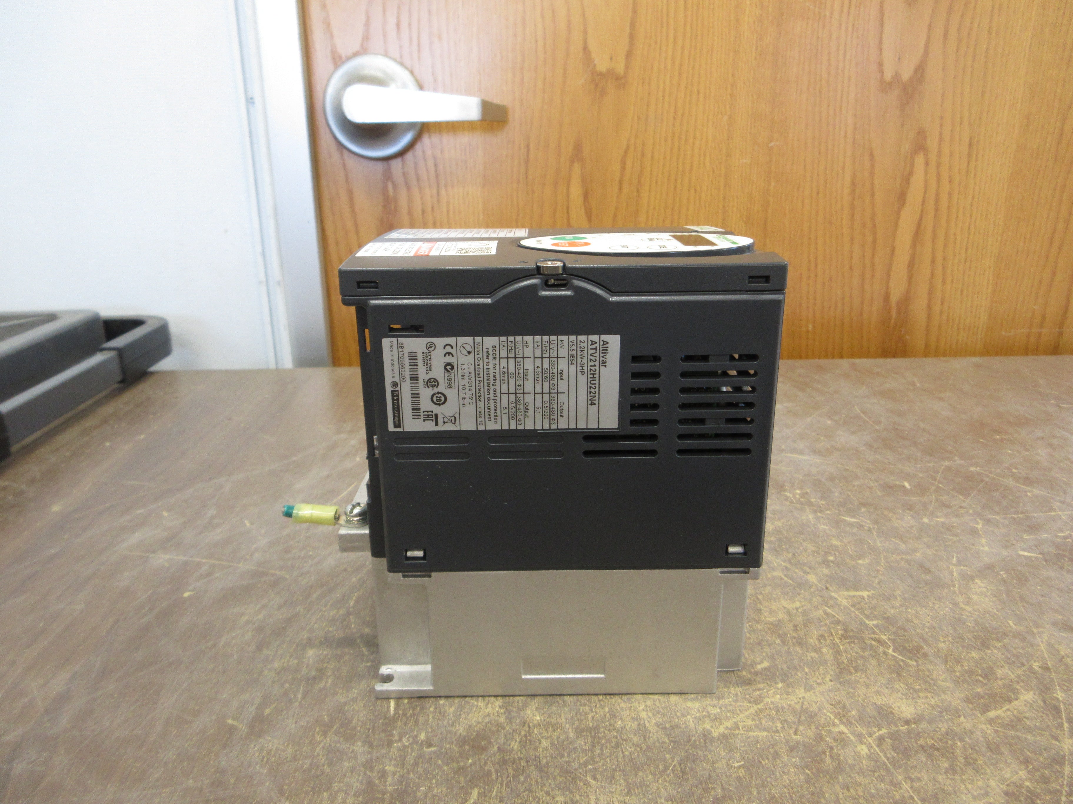 Schneider Electric Altivar AC Drive ATV212HU22N4 3HP 3Ph Used