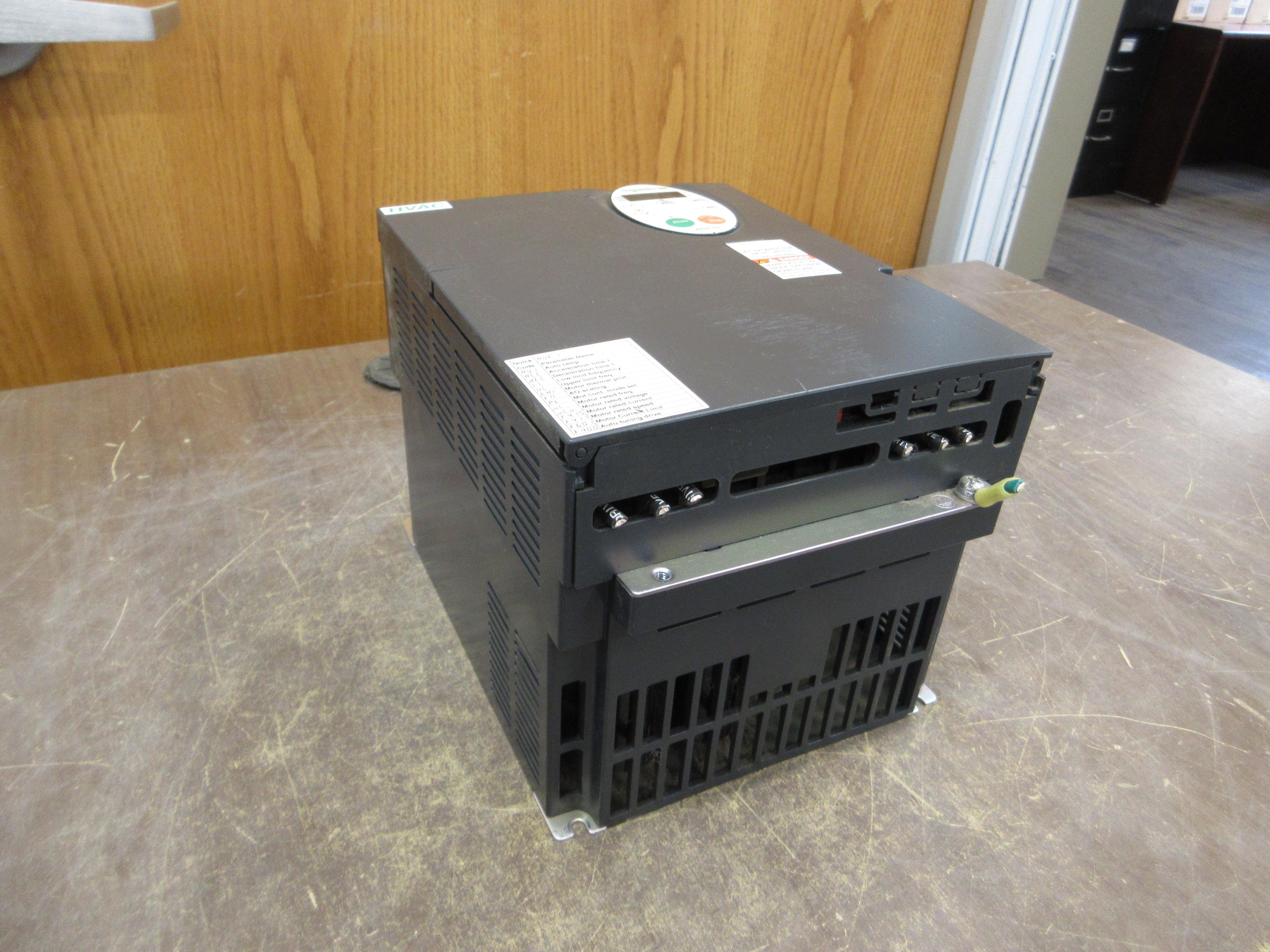 Schneider Electric Altivar AC Drive ATV212HD11N4 15HP 3Ph Used